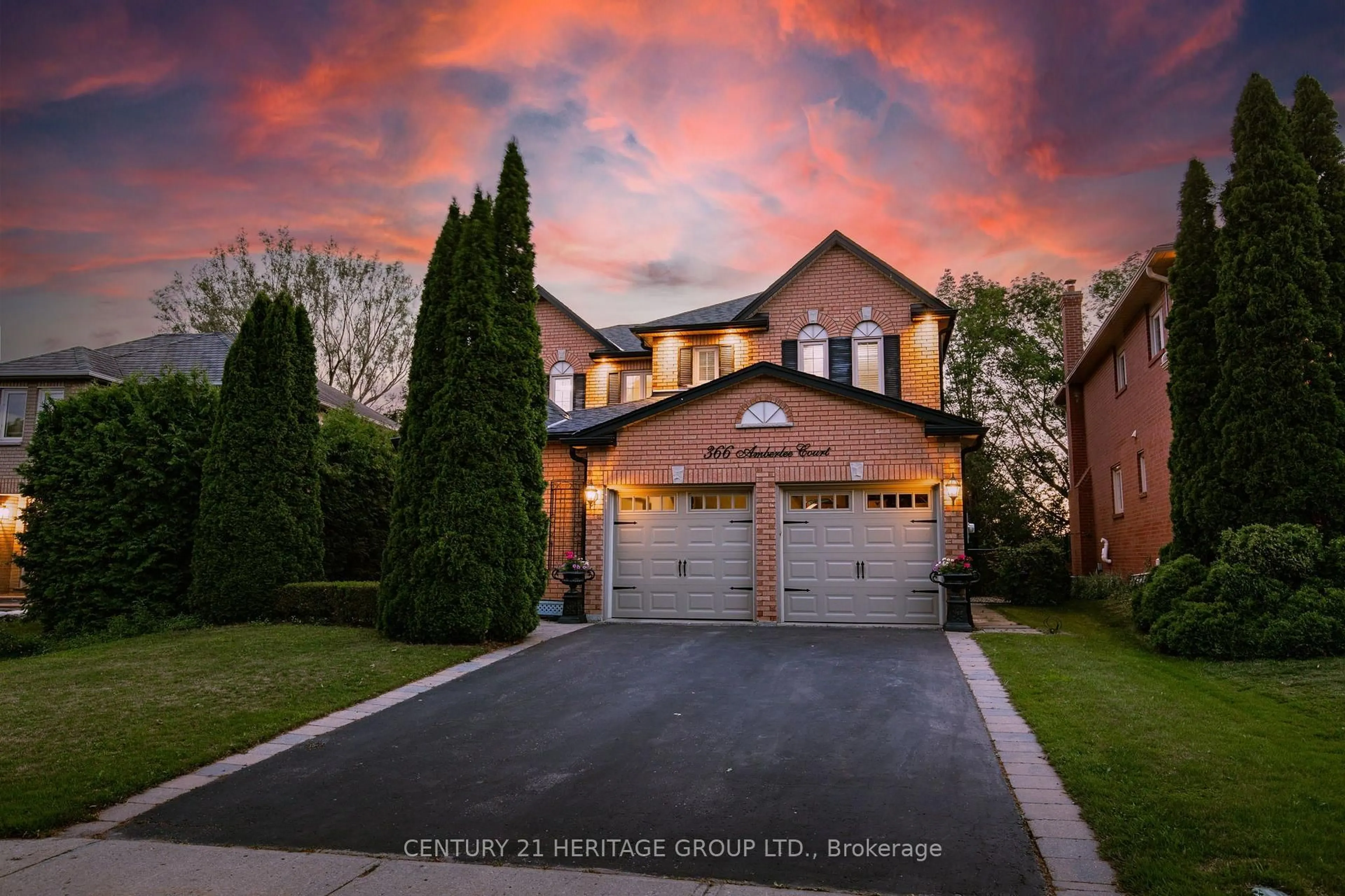 Home with brick exterior material, street for 366 Amberlee Crt, Newmarket Ontario L3X 1E7