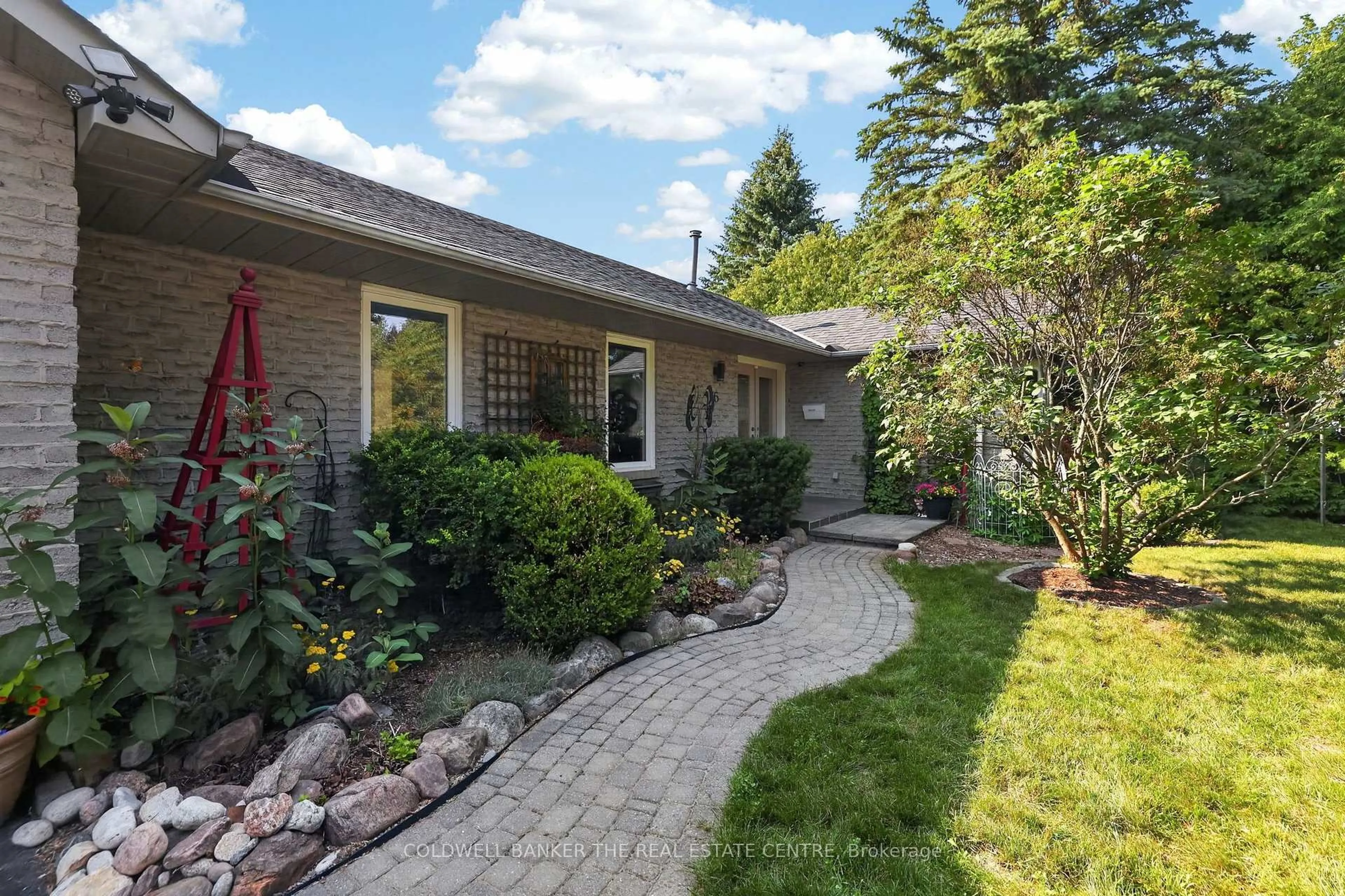 Unknown for 16 Hi View Dr, East Gwillimbury Ontario L0G 1M0