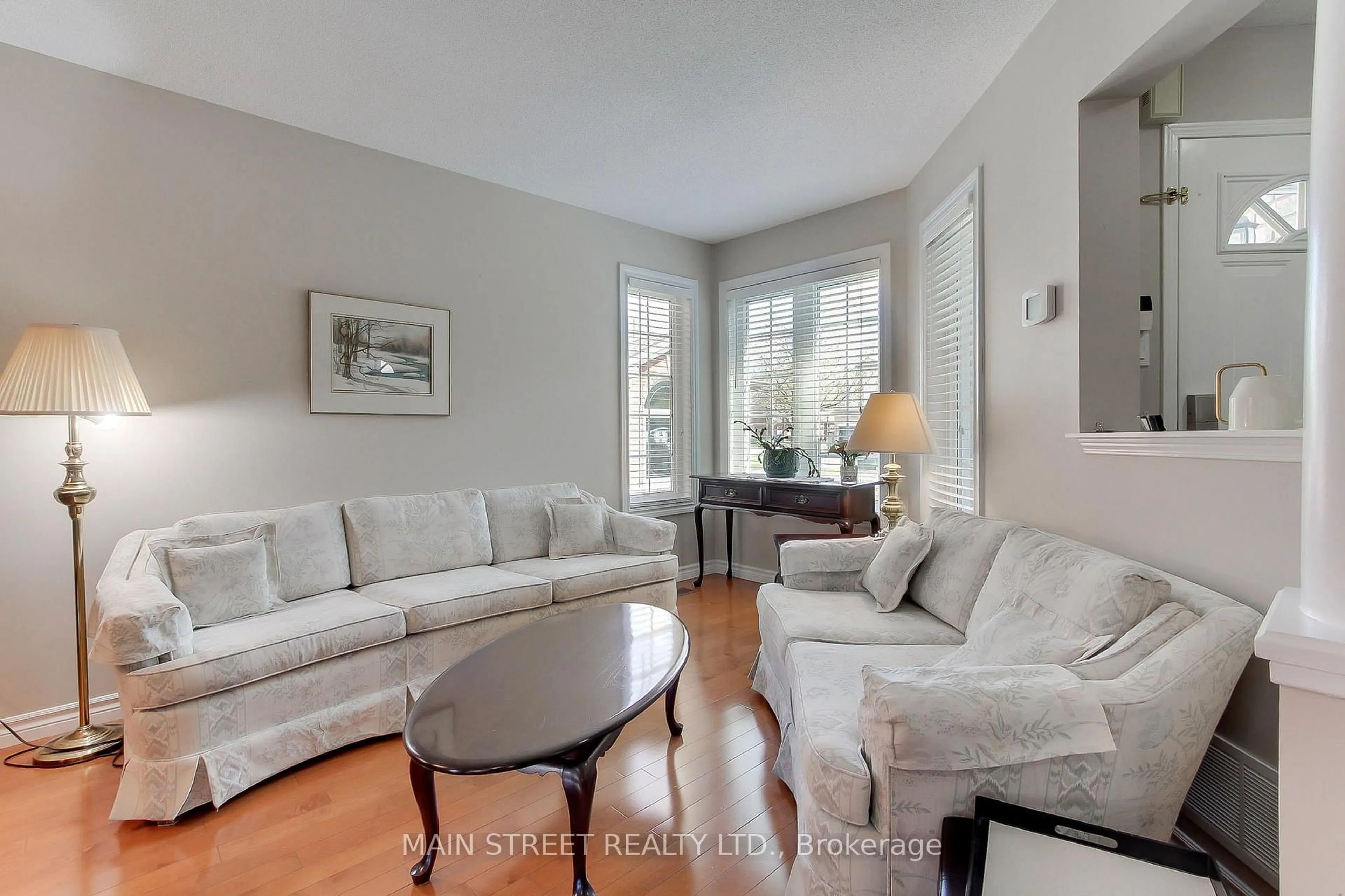 Living room with furniture, unknown for 130 Rush Rd, Aurora Ontario L4G 7G4