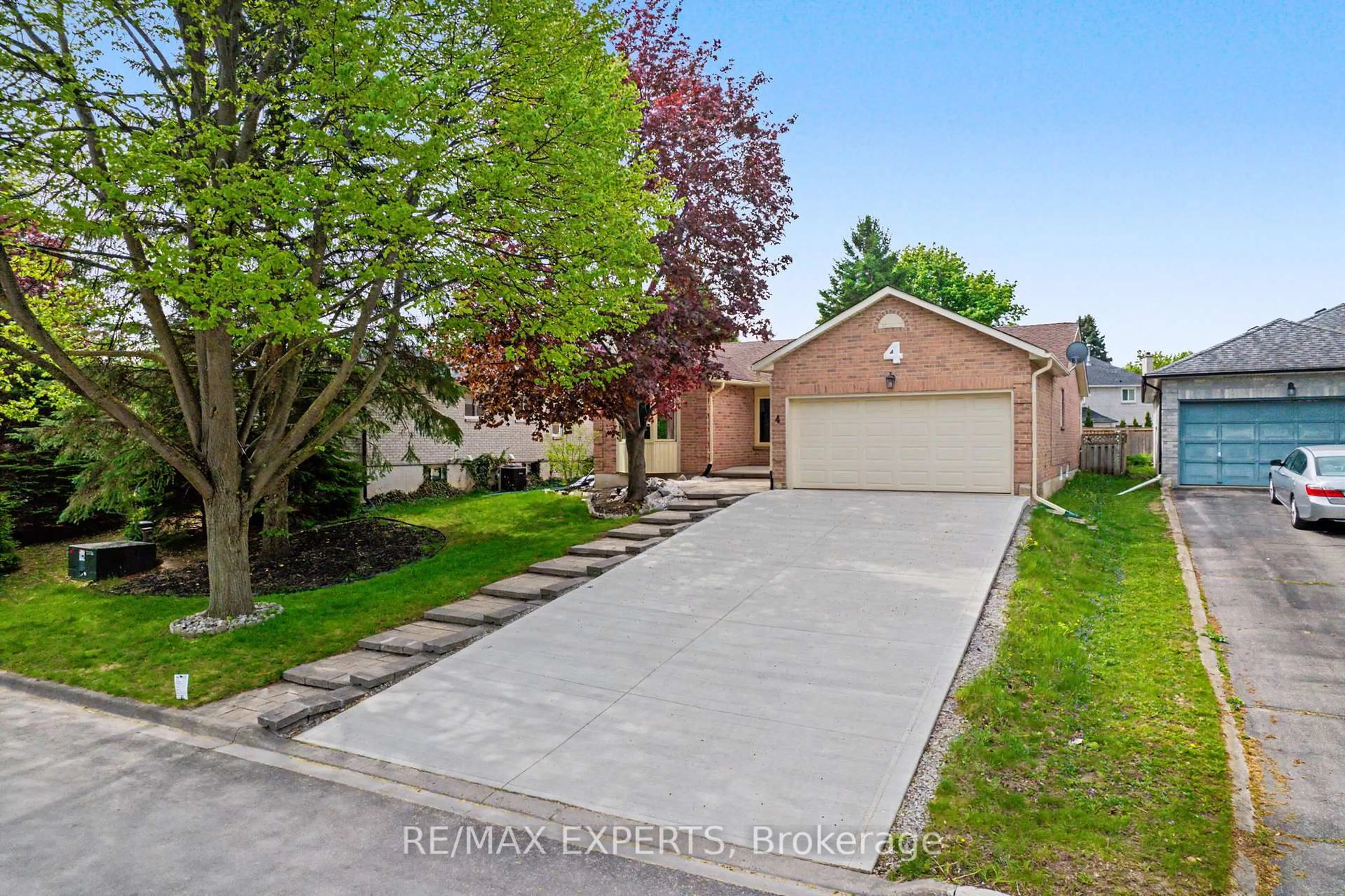 A pic from outside/outdoor area/front of a property/back of a property/a pic from drone, street for 4 Willis Dr, New Tecumseth Ontario L9R 1M4