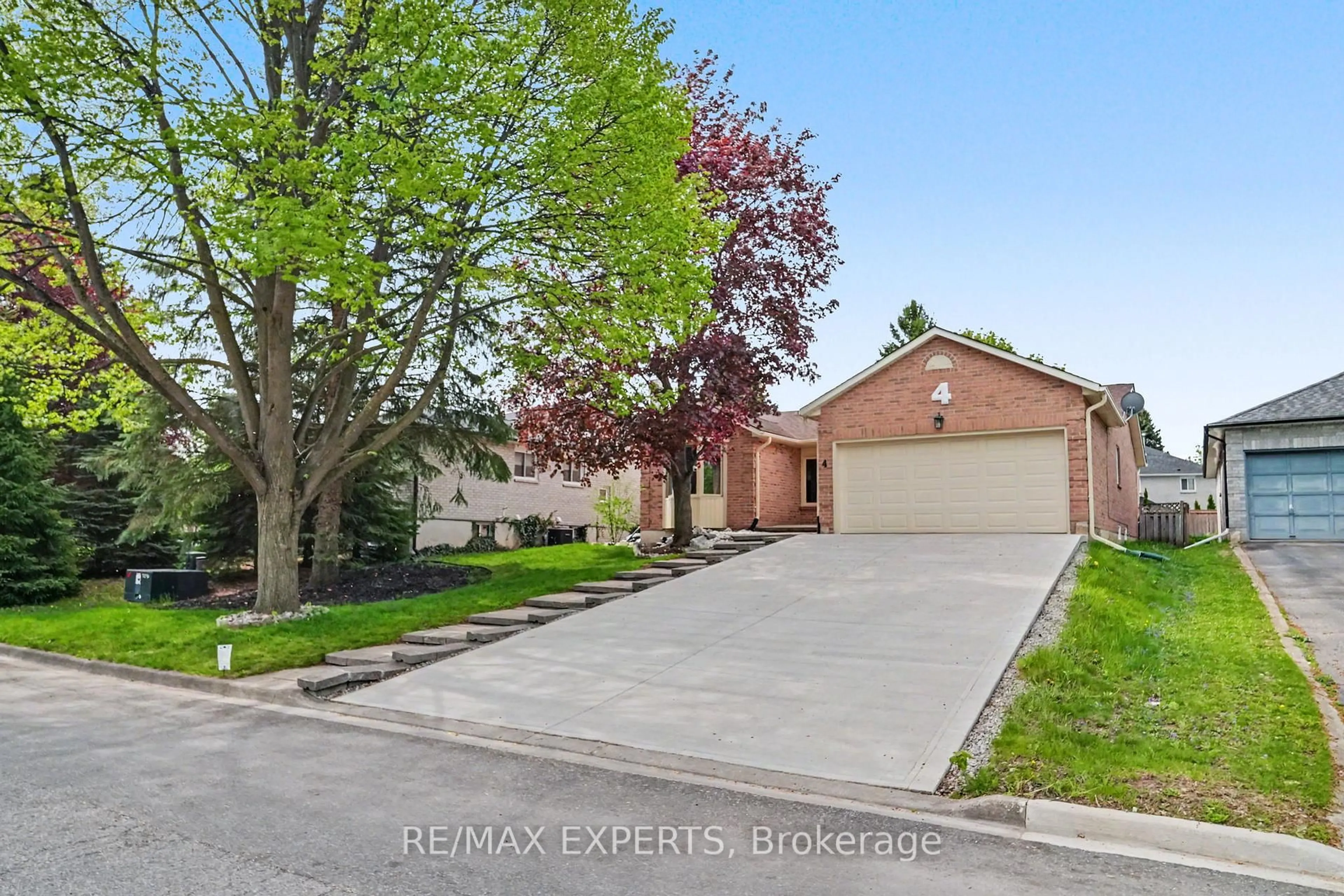A pic from outside/outdoor area/front of a property/back of a property/a pic from drone, street for 4 Willis Dr, New Tecumseth Ontario L9R 1M4