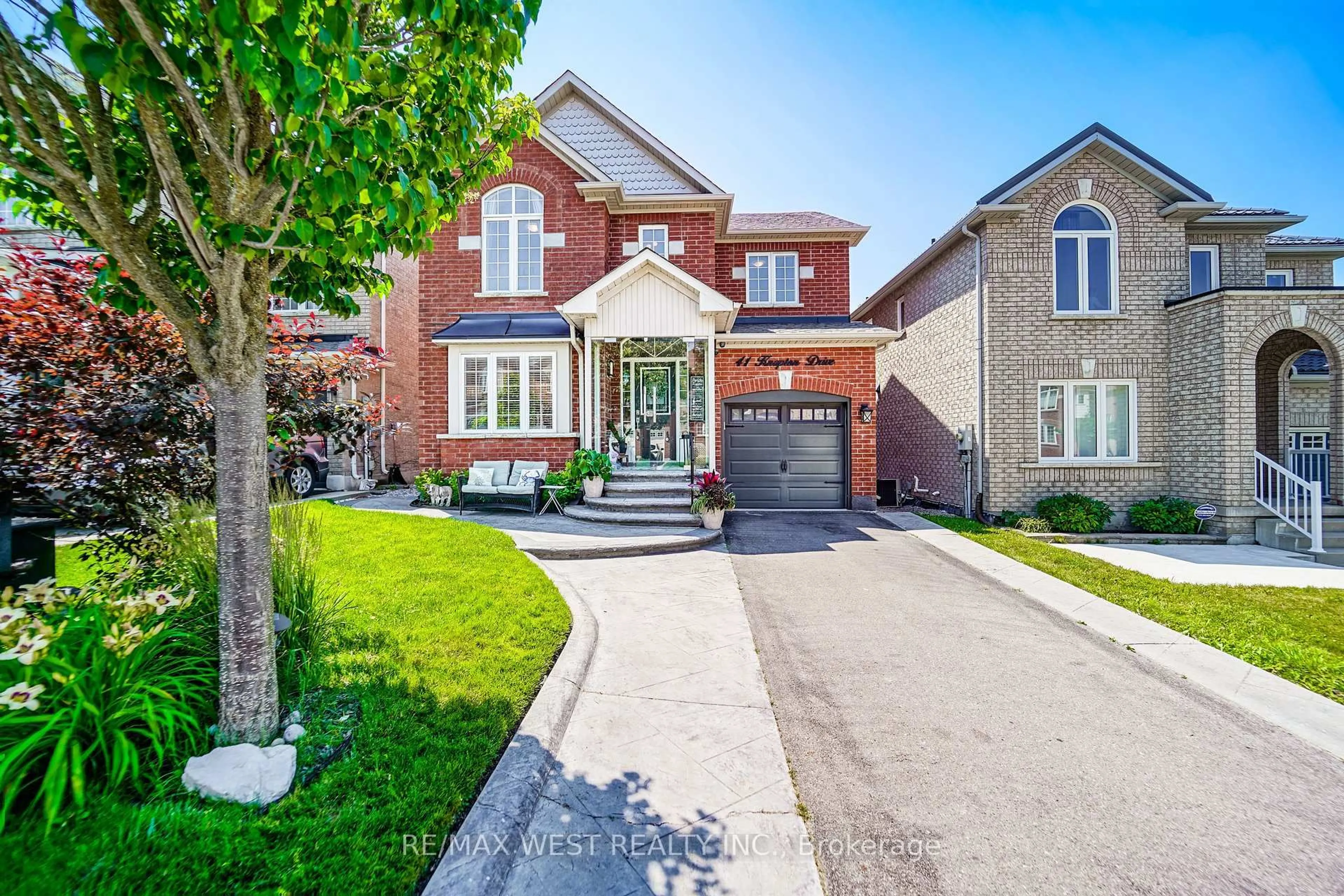 Home with brick exterior material, street for 41 Knapton Dr, Newmarket Ontario L3X 3A9