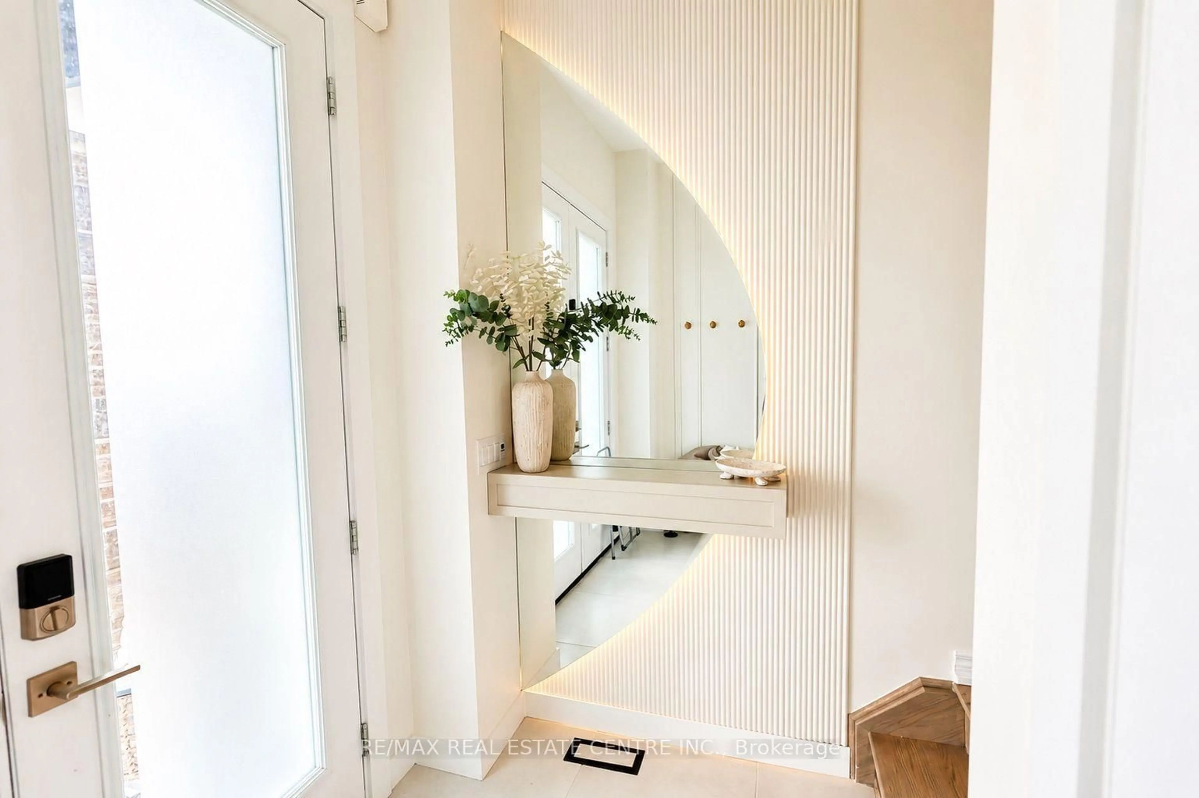 Indoor entryway for 120 Busato Dr, Whitchurch-Stouffville Ontario L4A 4V6