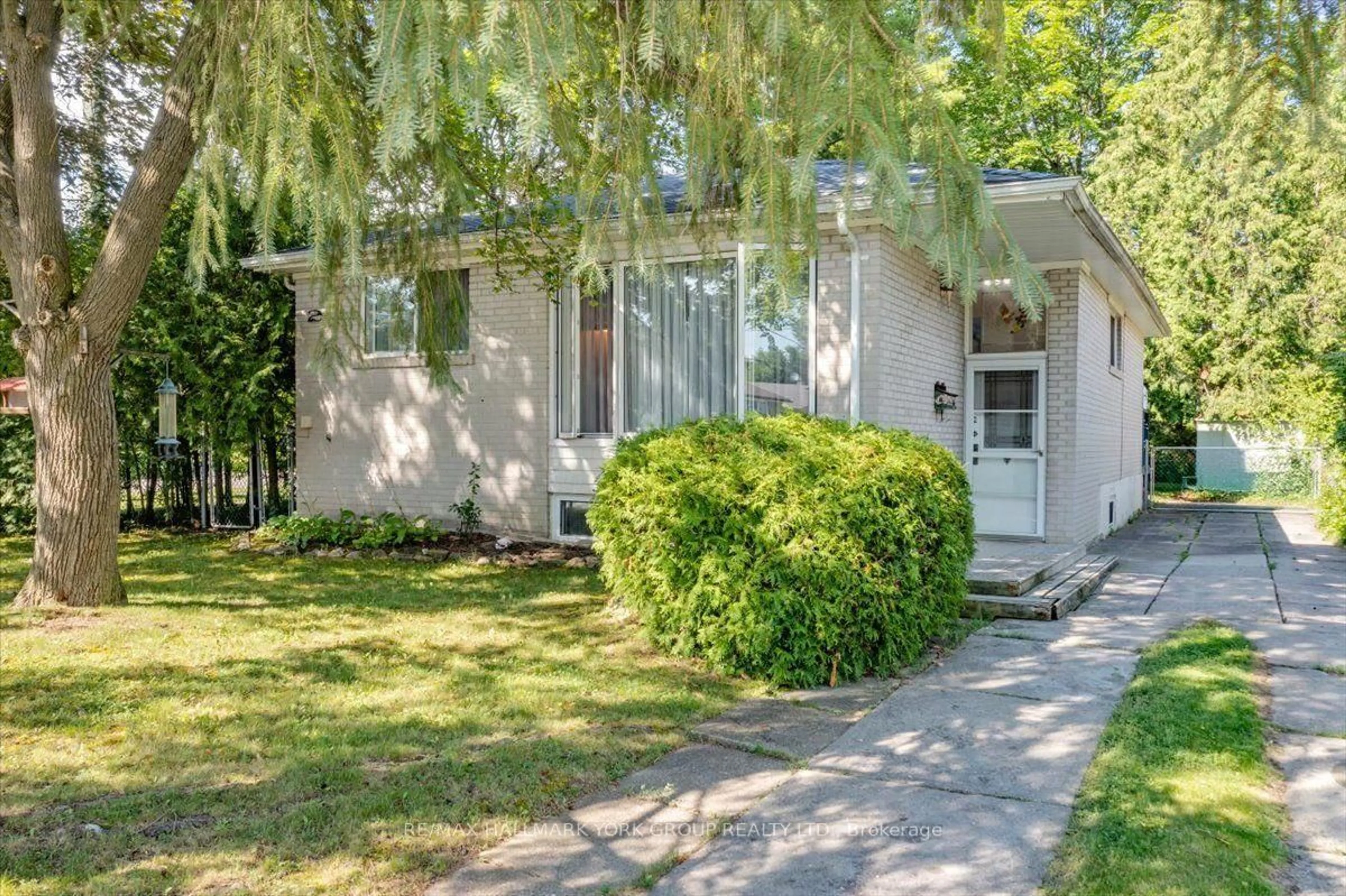 Unknown for 2 Corbett Cres, Aurora Ontario L4G 2G1