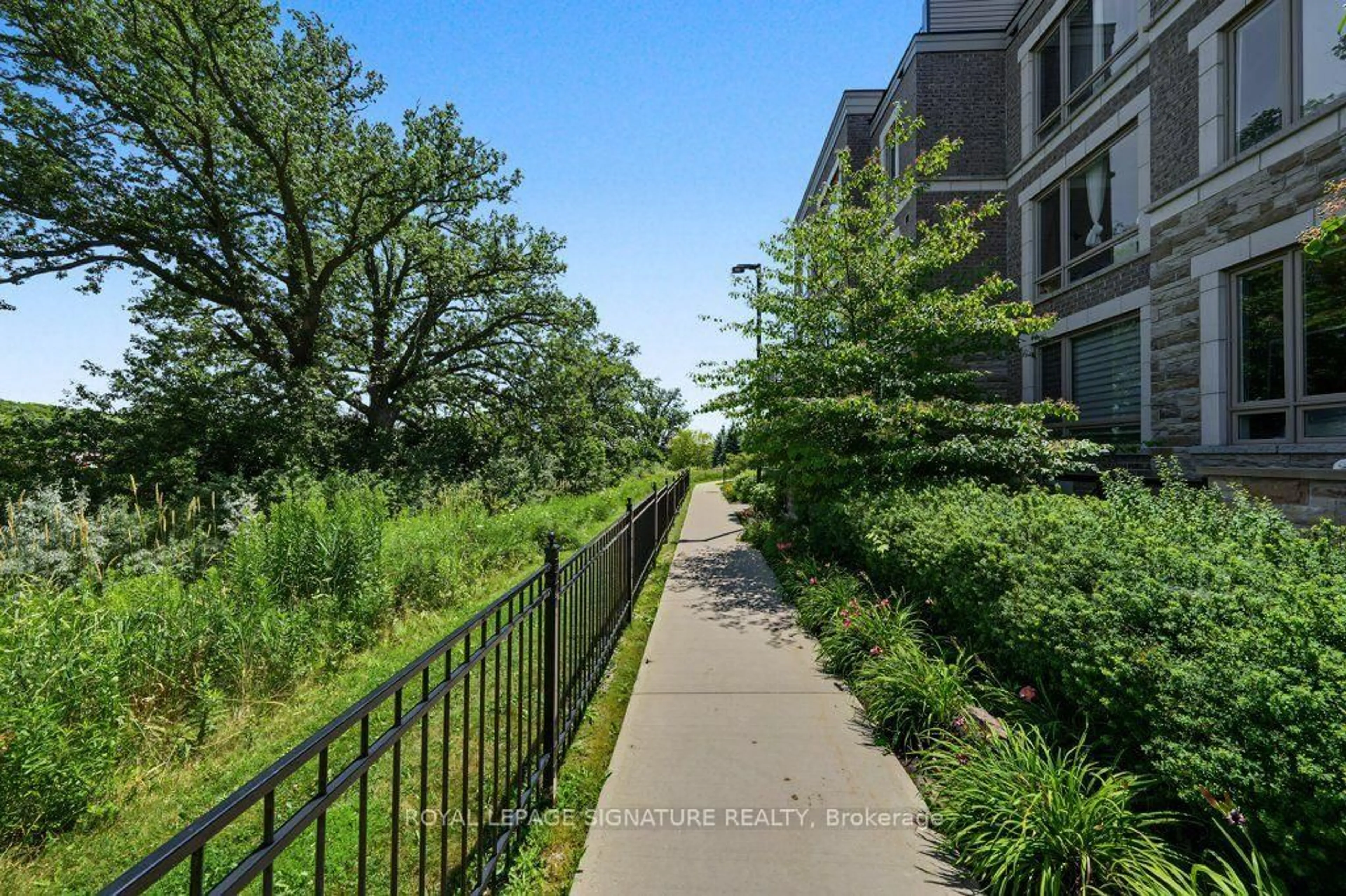 Patio, water/lake/river/ocean view for 1 Gable Hurst Way #2613, Markham Ontario L6B 1N5