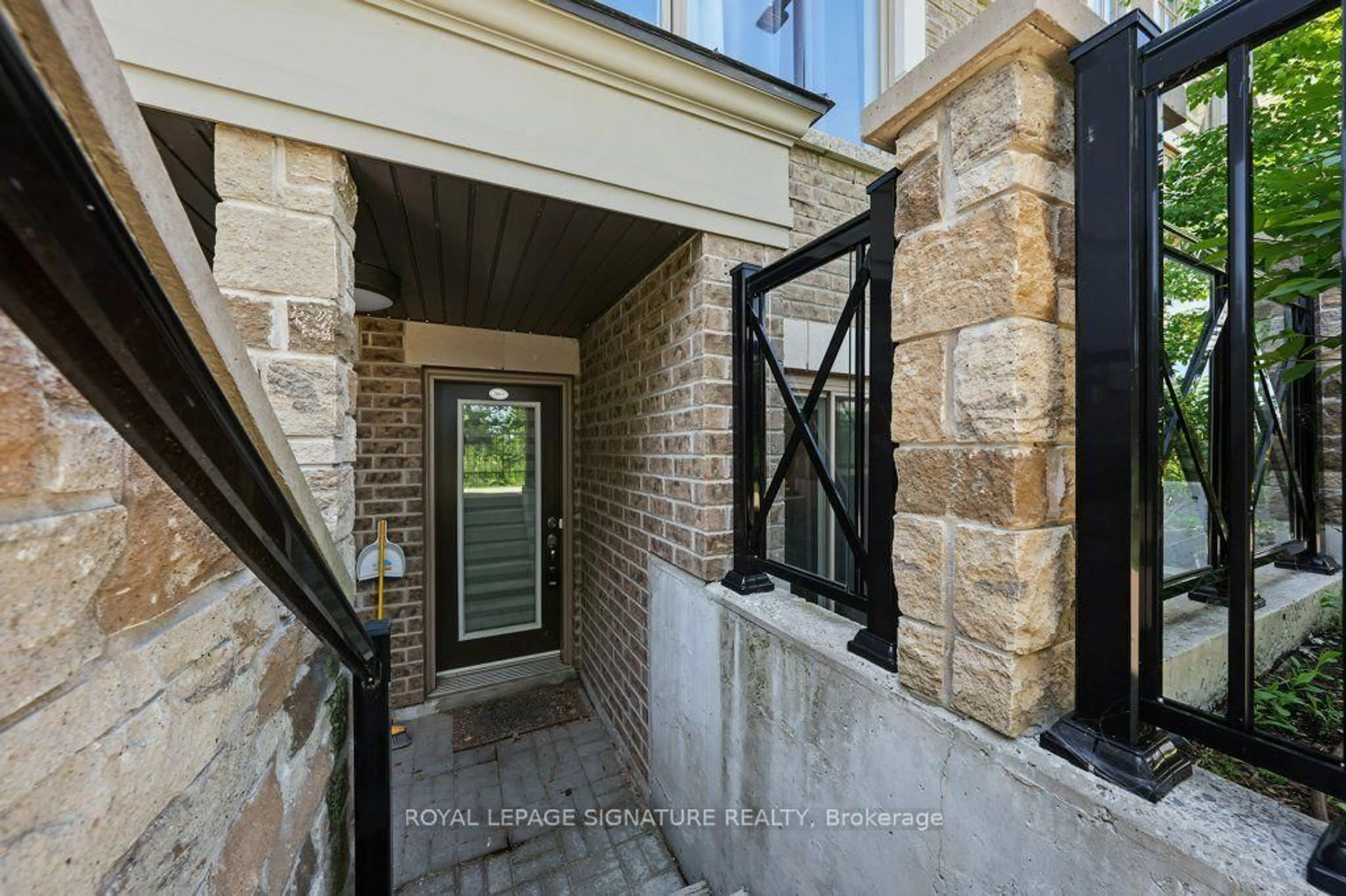 Indoor entryway for 1 Gable Hurst Way #2613, Markham Ontario L6B 1N5