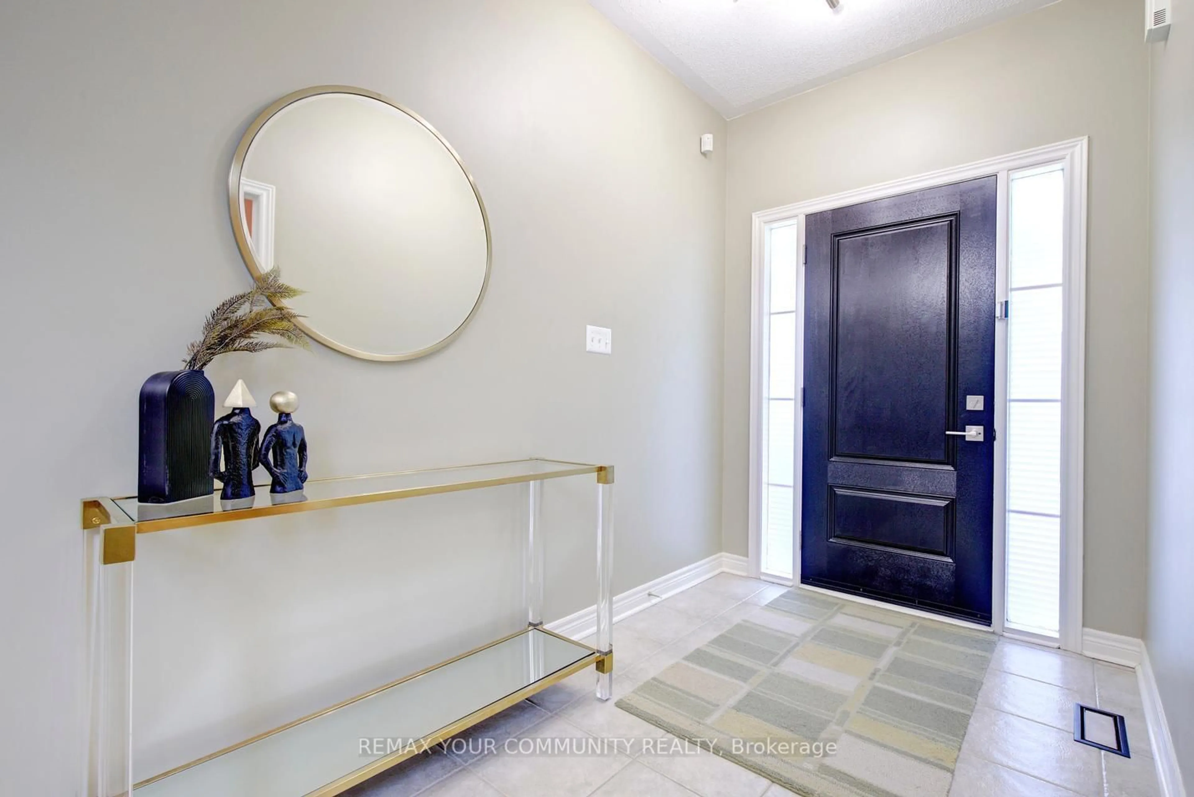 Indoor entryway for 16 Westway Cres, Vaughan Ontario L4K 5S6