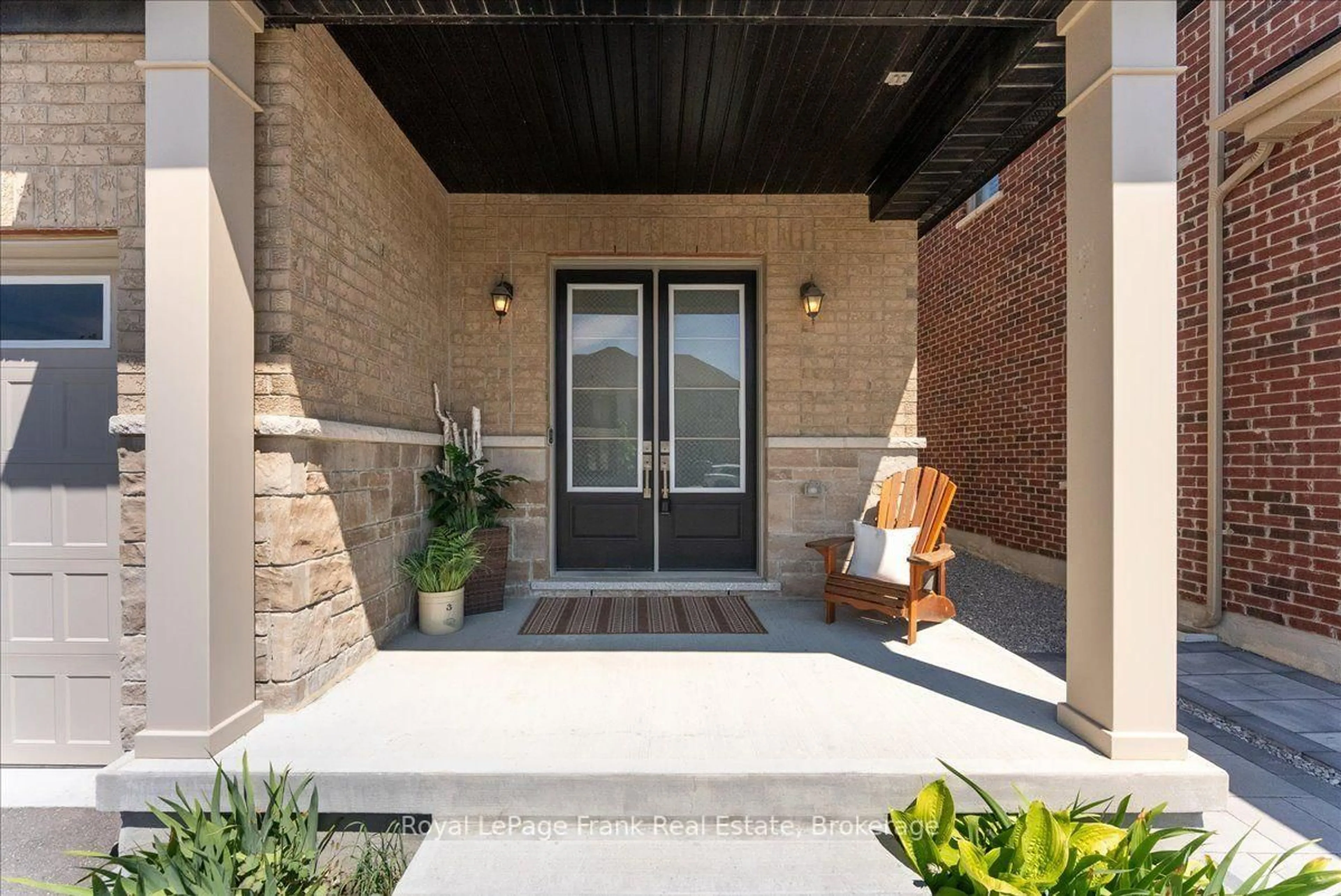 Indoor entryway for 311 Busato Dr, Whitchurch-Stouffville Ontario L4A 4V1