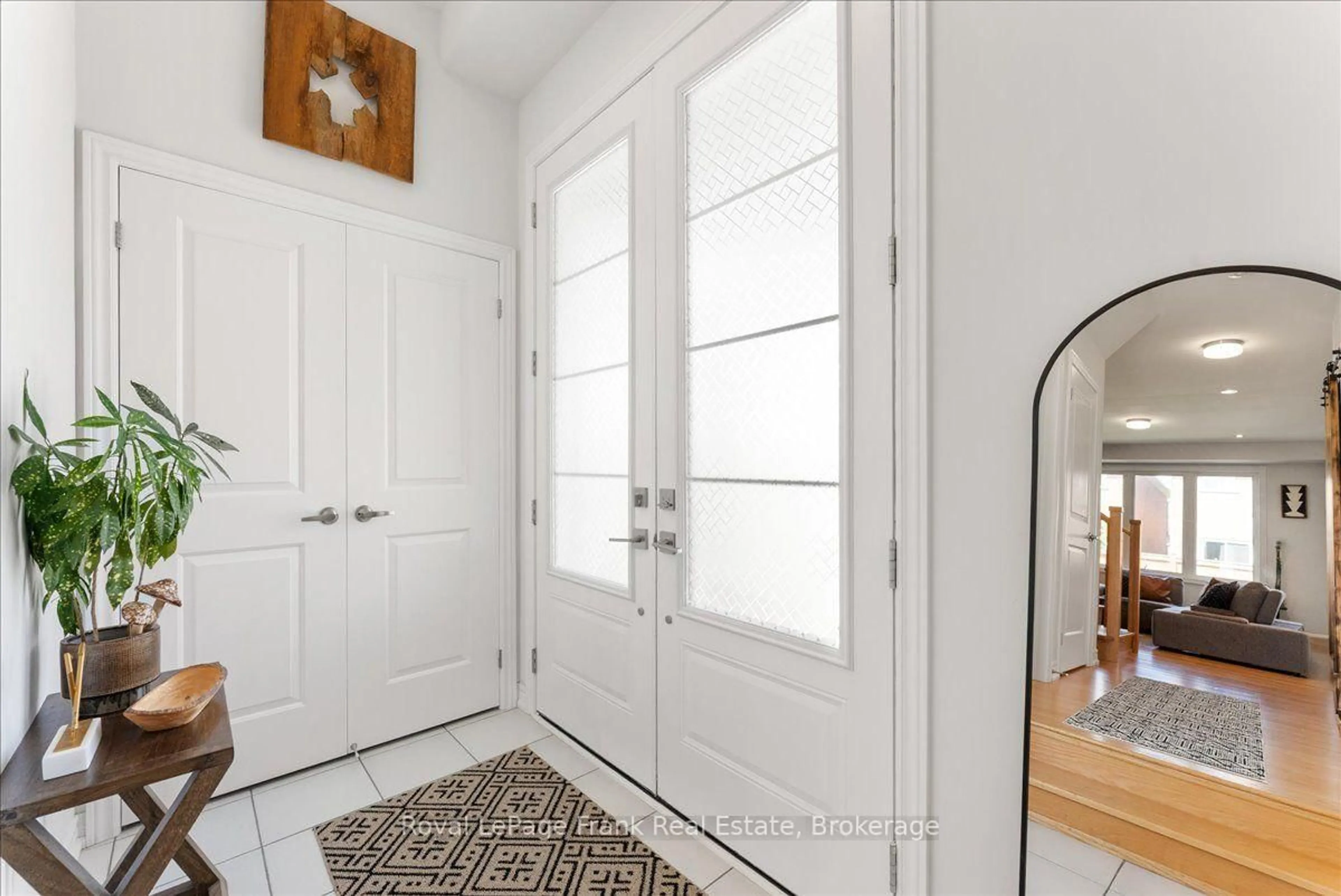Indoor entryway for 311 Busato Dr, Whitchurch-Stouffville Ontario L4A 4V1