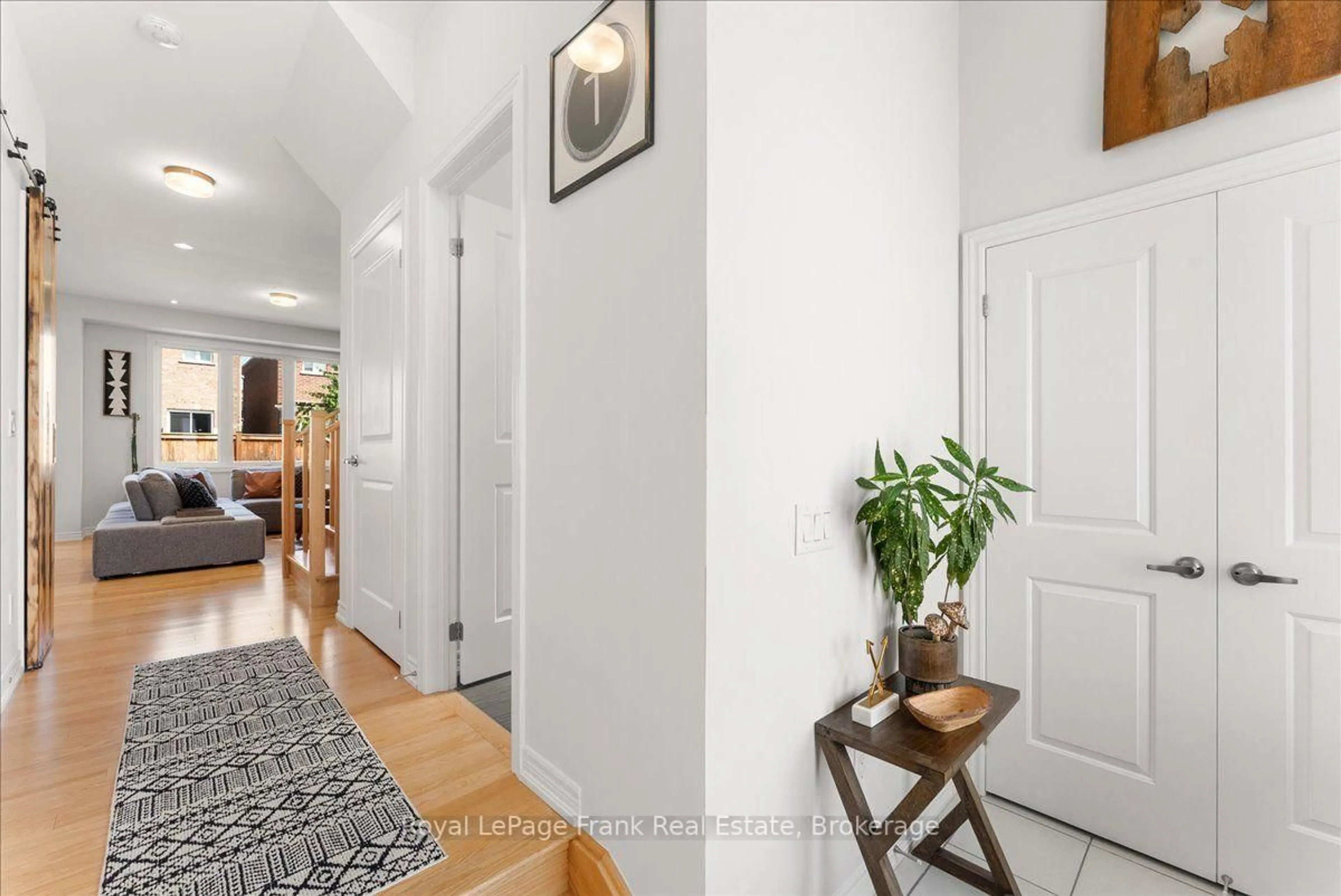 Indoor entryway for 311 Busato Dr, Whitchurch-Stouffville Ontario L4A 4V1