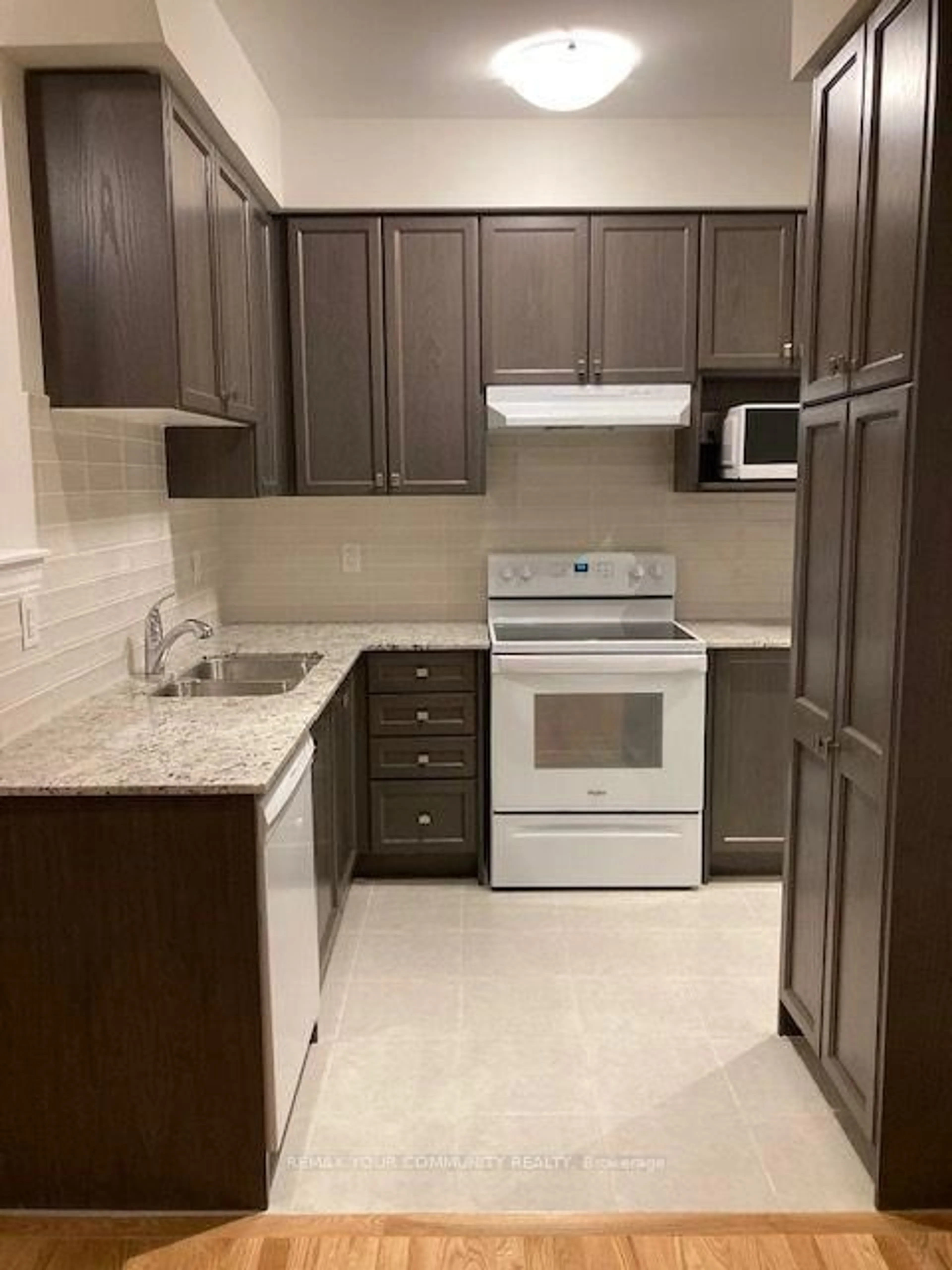 Standard kitchen, unknown for 118 Bravo Lane, Newmarket Ontario L3X 0L3