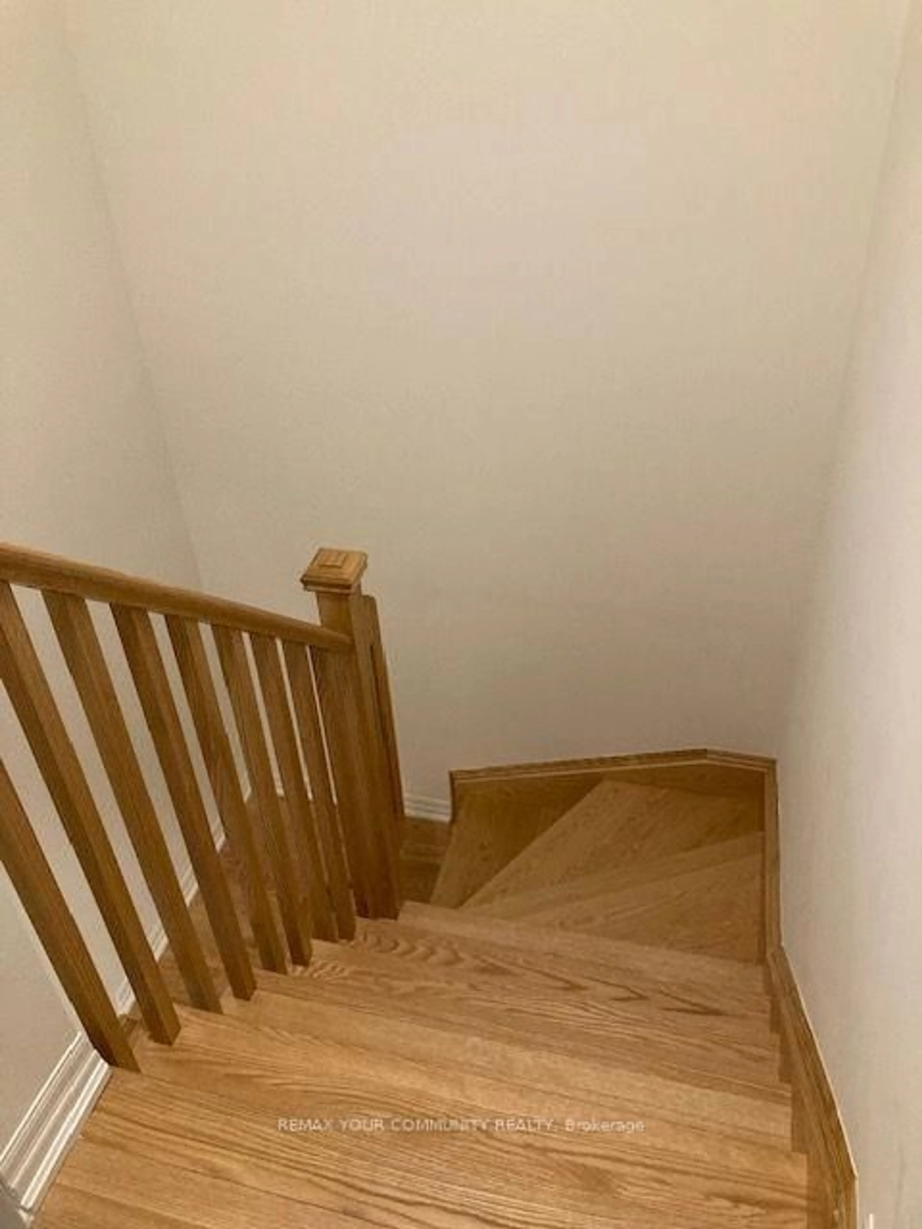 Stairs for 118 Bravo Lane, Newmarket Ontario L3X 0L3