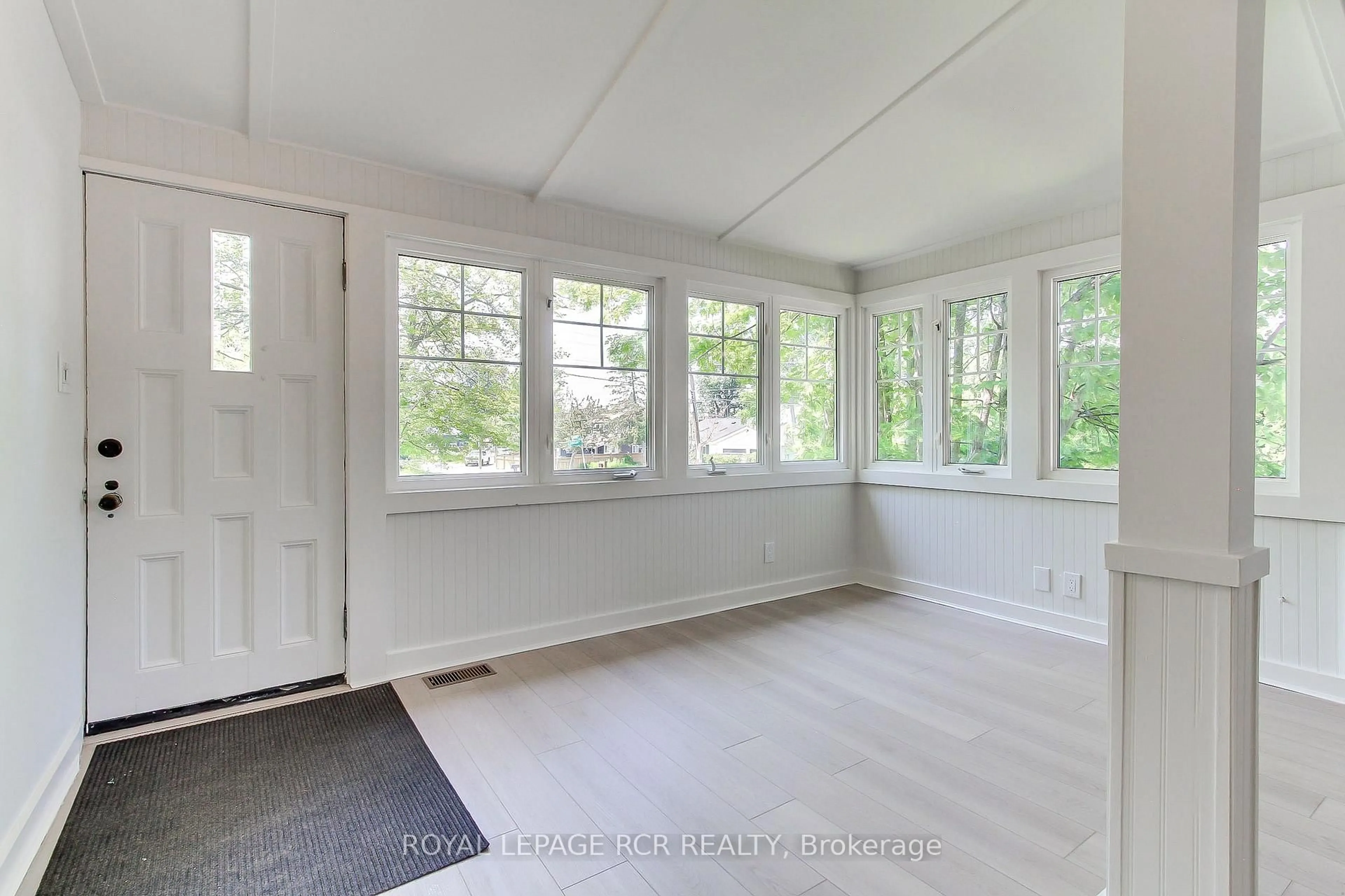 A pic of a room for 3967 Algonquin Ave, Innisfil Ontario L9S 2M1
