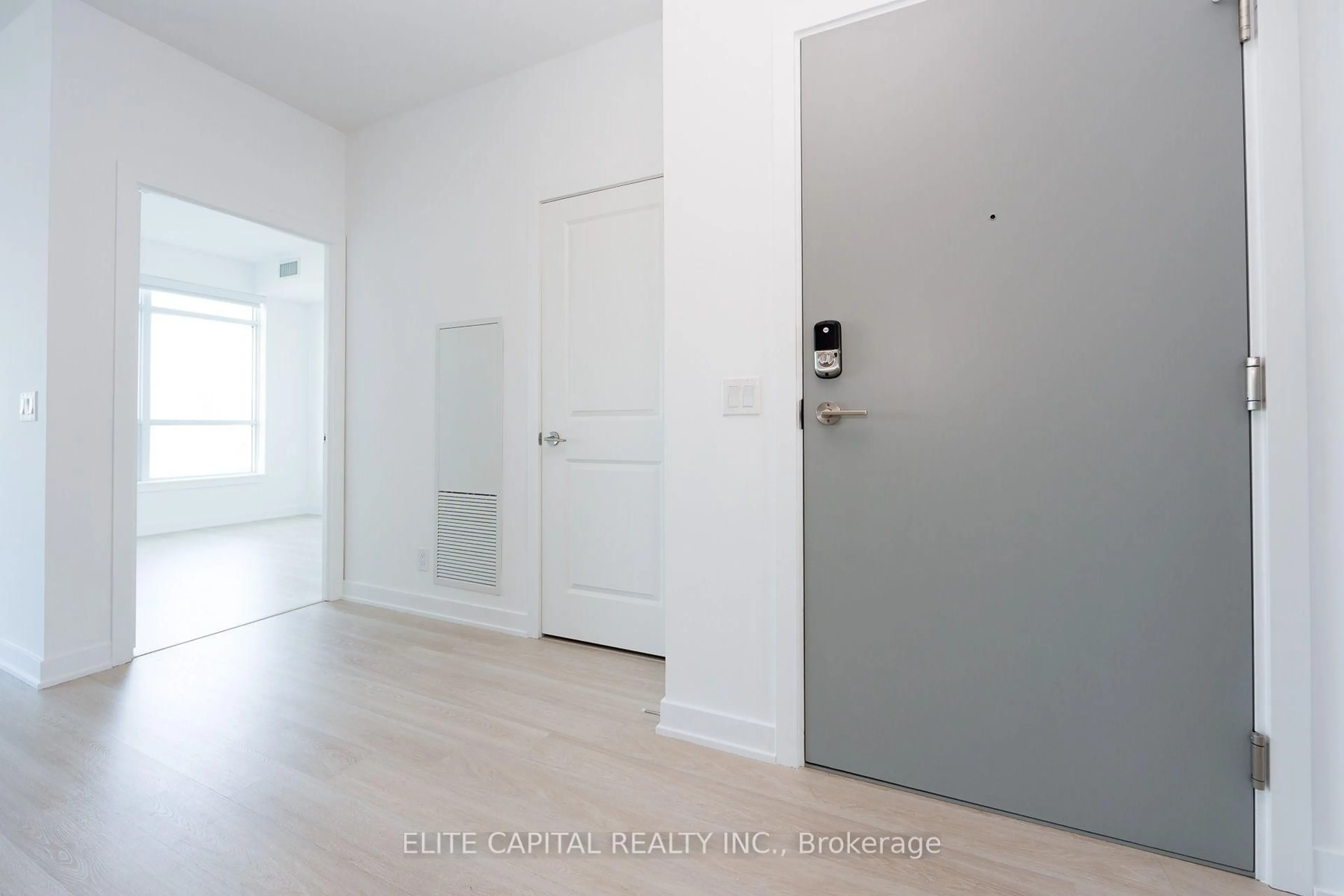 Indoor entryway for 50 Upper Mall Way #428, Vaughan Ontario L4J 0L8