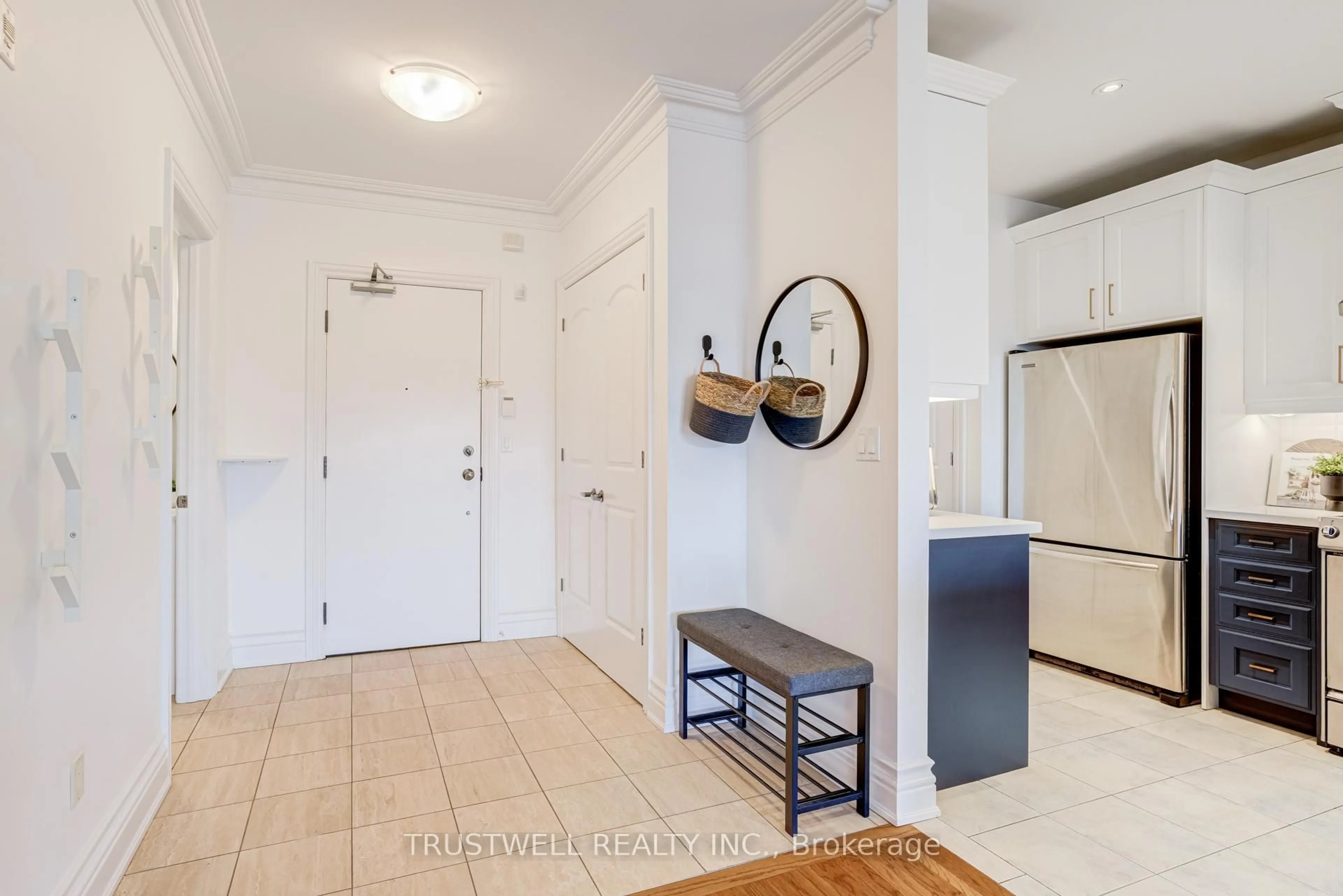 Indoor entryway for 1 Verclaire Gate #303, Markham Ontario L3R 8N1