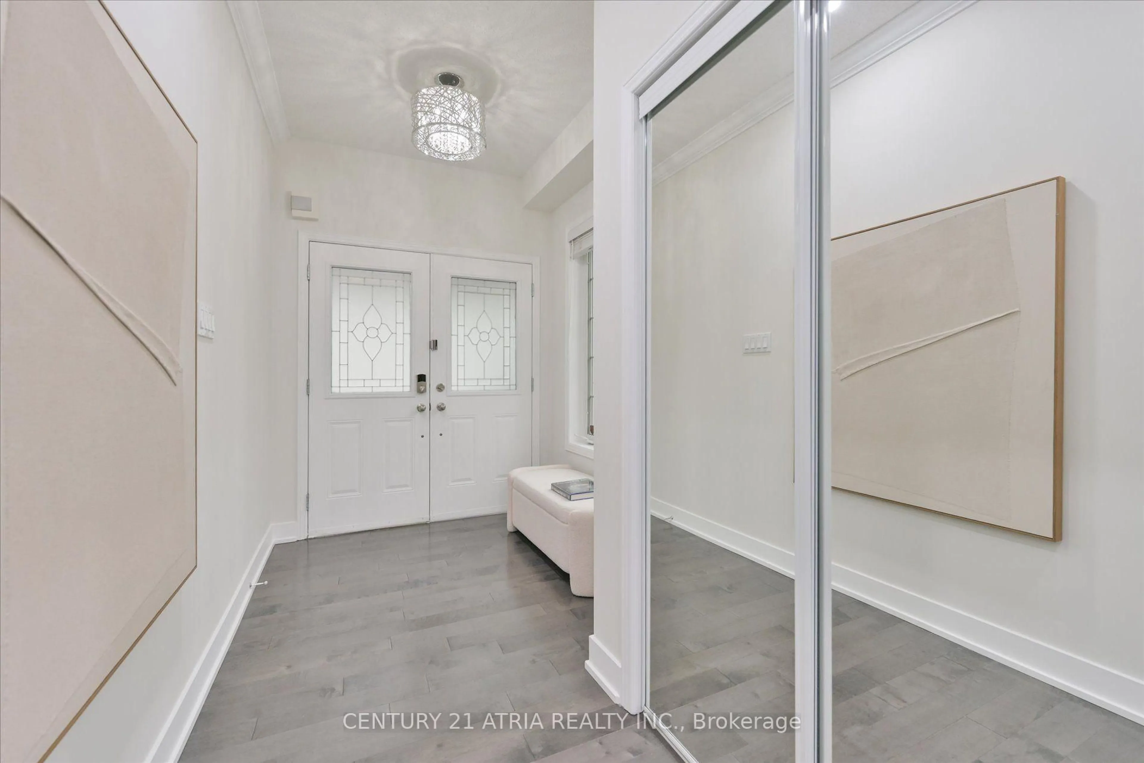Indoor entryway for 94 Merton St, Richmond Hill Ontario L4E 0P2