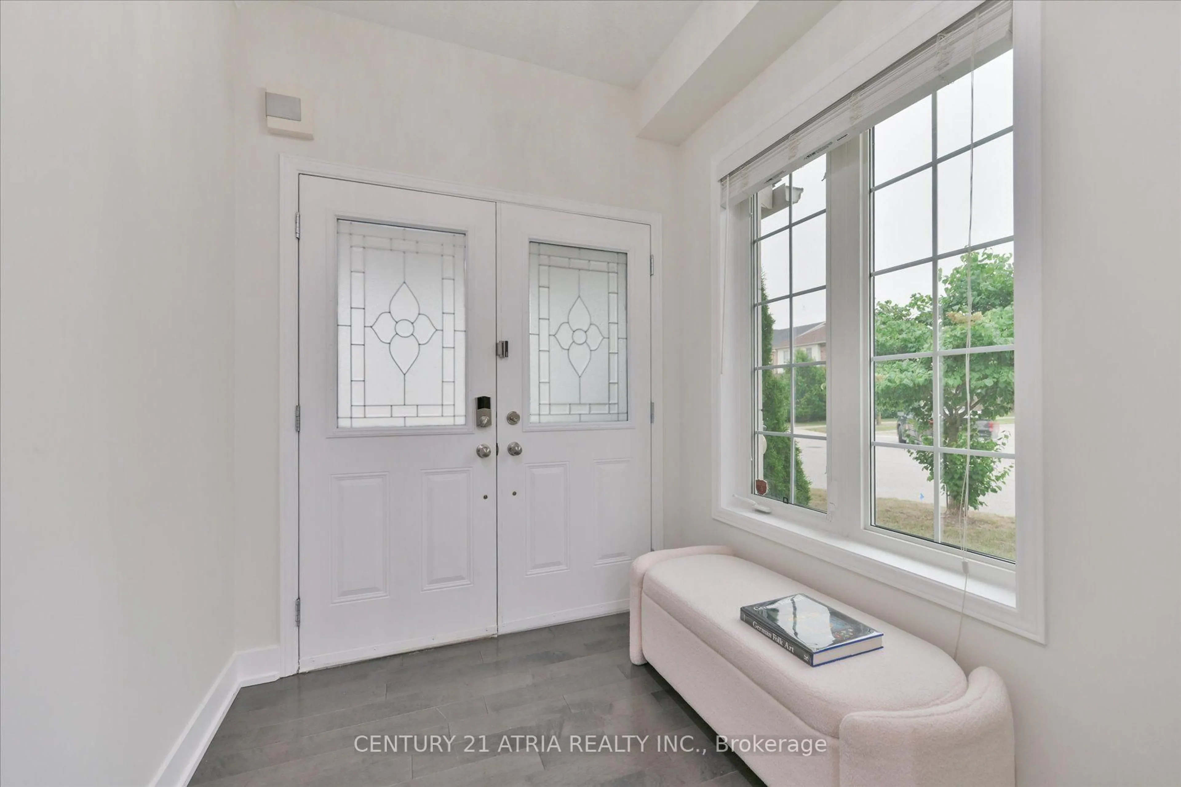 Indoor entryway for 94 Merton St, Richmond Hill Ontario L4E 0P2