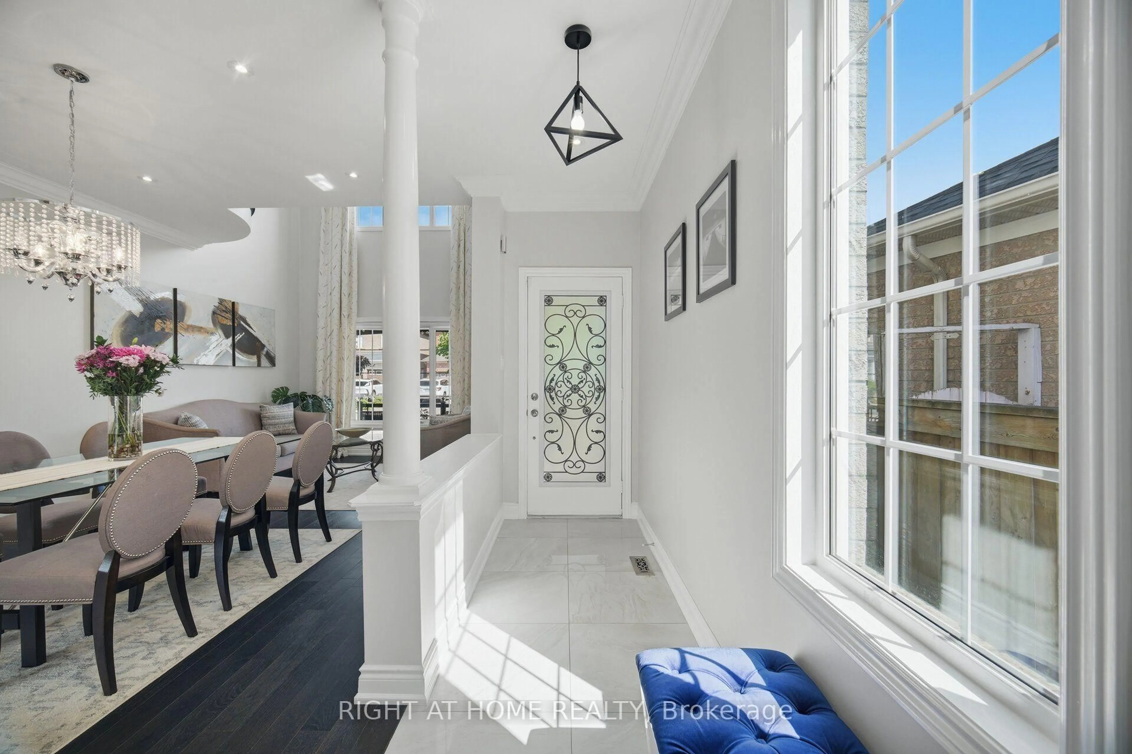 Indoor entryway for 44 Crew Cres, Vaughan Ontario L6A 3E9