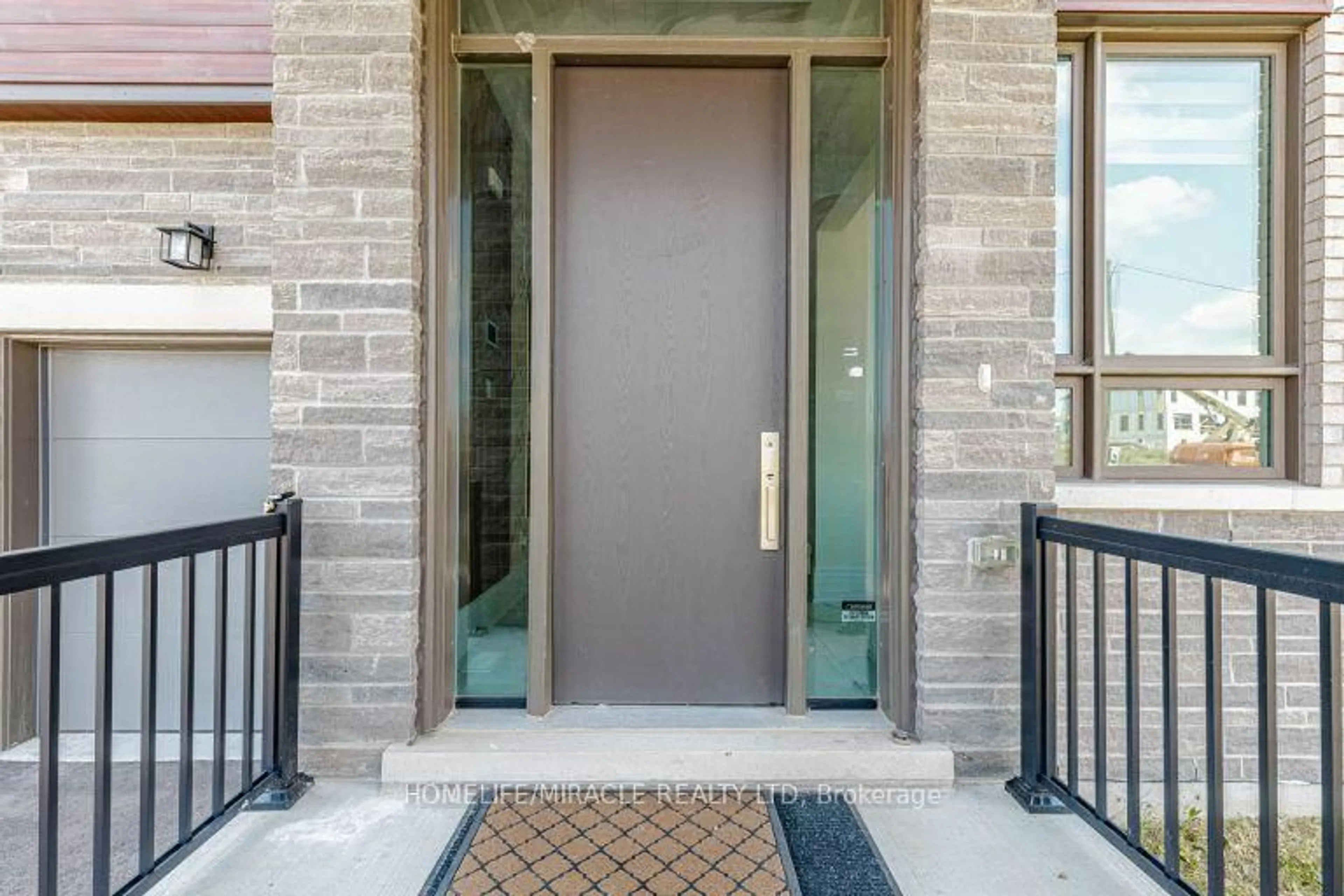 Indoor entryway for 26 Greville St, Vaughan Ontario L4H 4P7