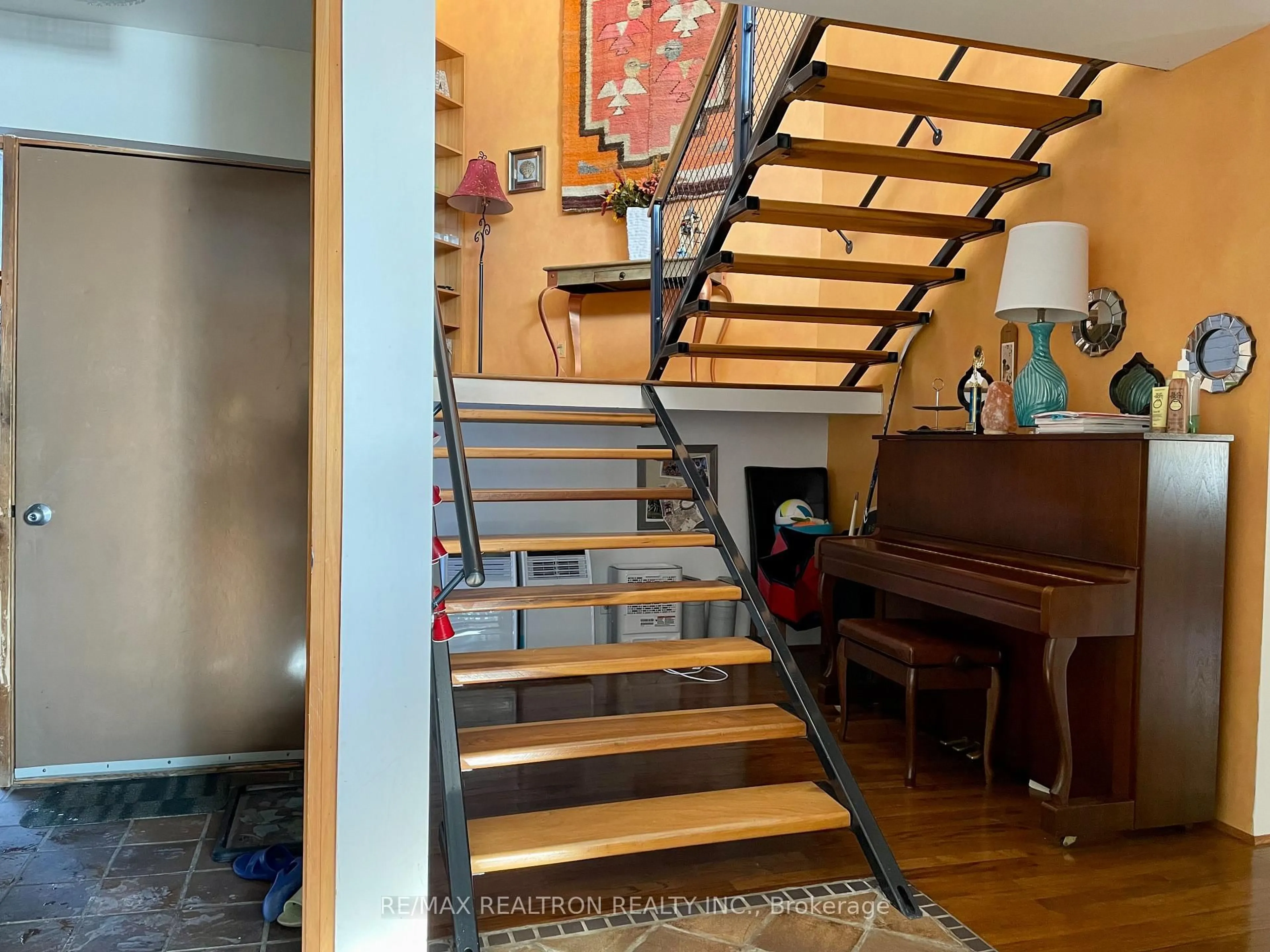 Stairs for 225 Lakeland Cres, Richmond Hill Ontario L4E 3A5