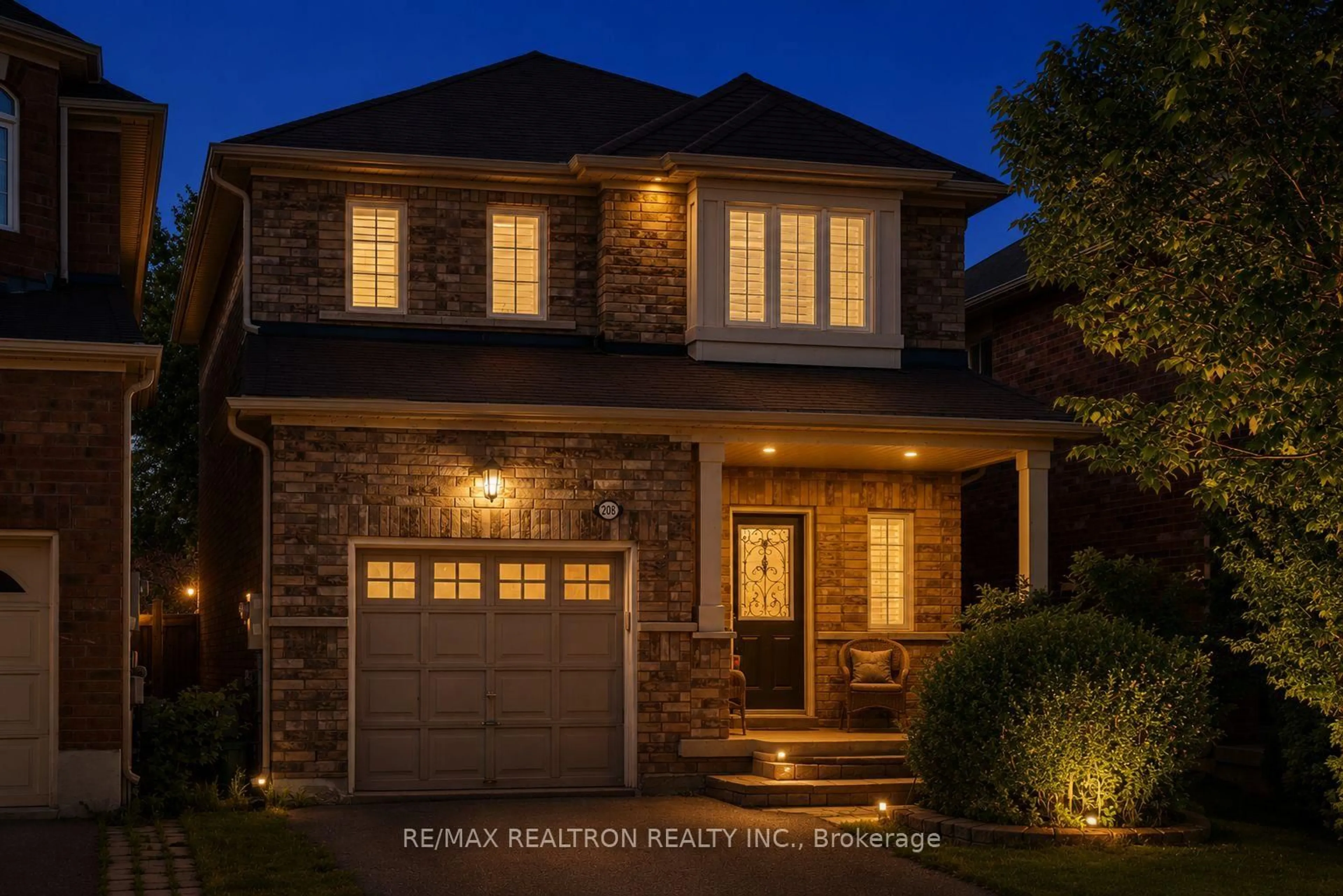 Home with brick exterior material, street for 208 Penndutch Circ, Whitchurch-Stouffville Ontario L4A 0N9