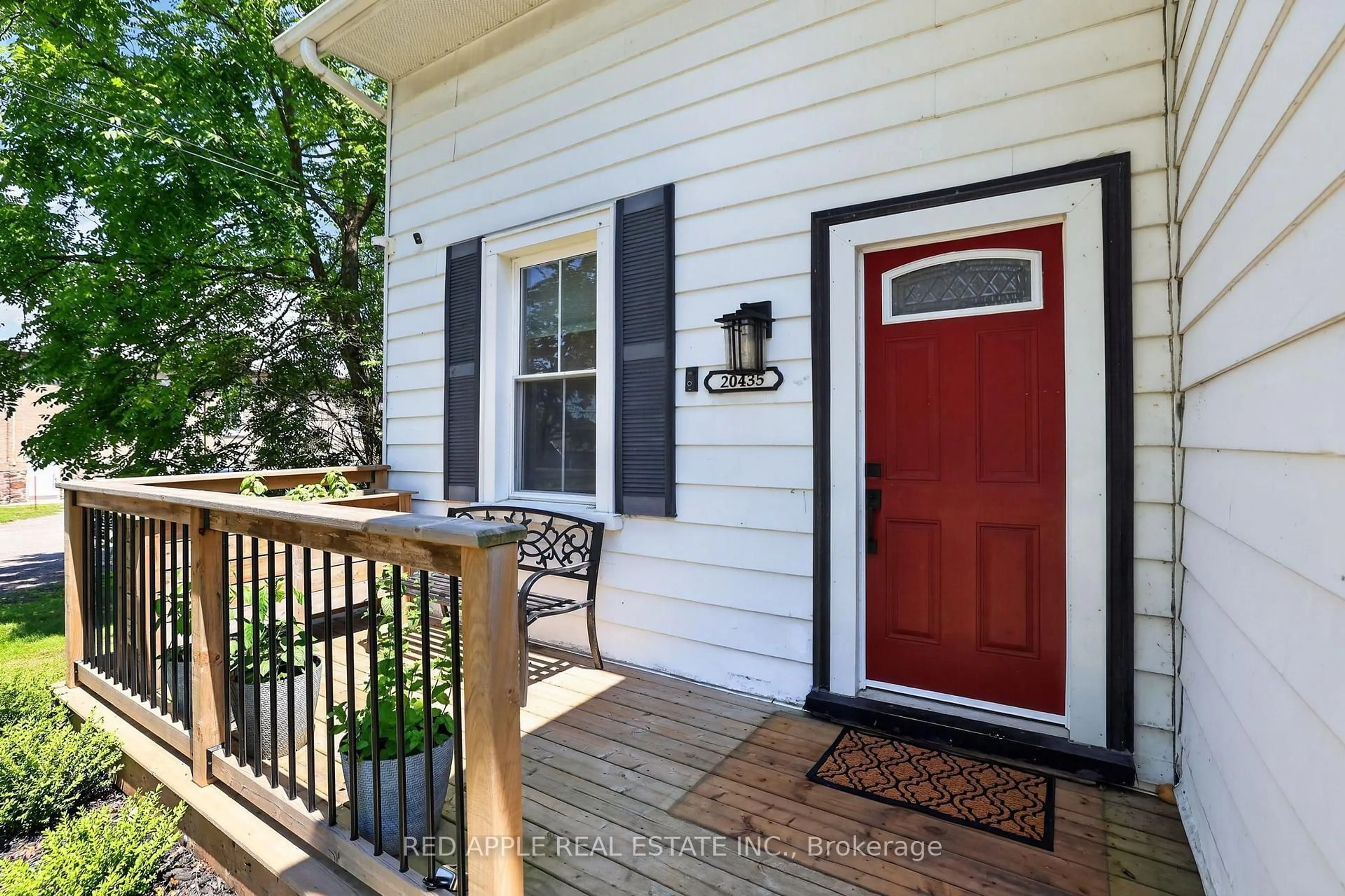 Unknown for 20435 Leslie St, East Gwillimbury Ontario L0G 1R0