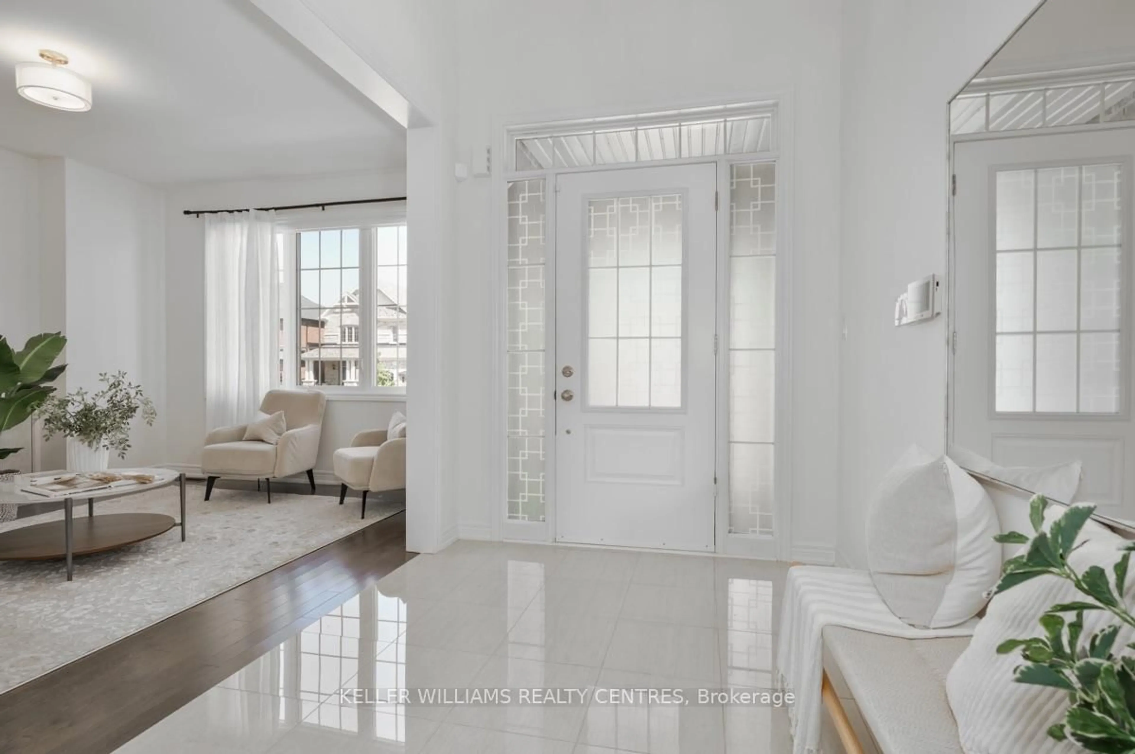 Indoor entryway for 209 Danny Wheeler Blvd, Georgina Ontario L4P 0J7