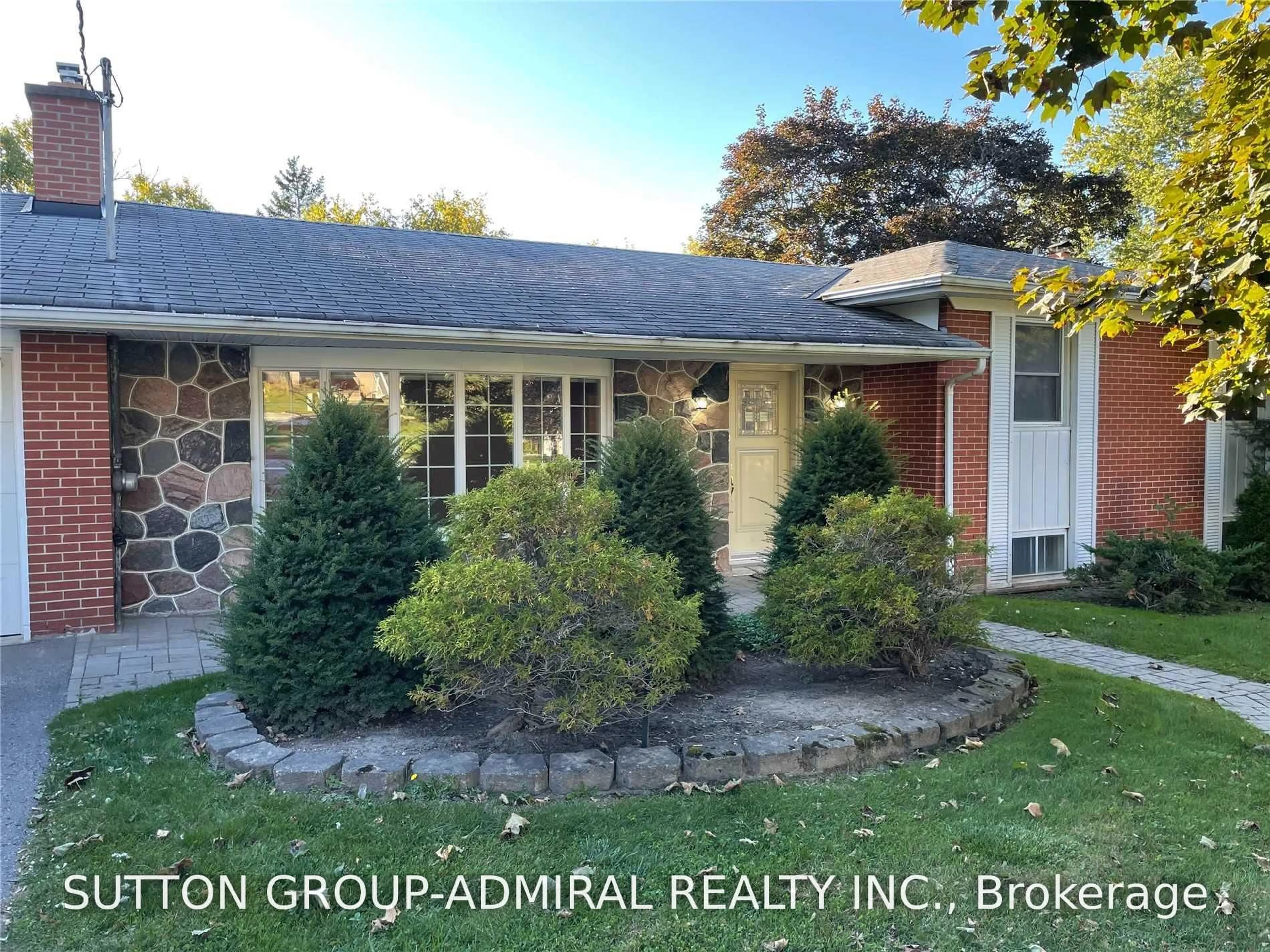 Home with brick exterior material, street for 86 Hamilton Dr, Newmarket Ontario L3Y 3E8