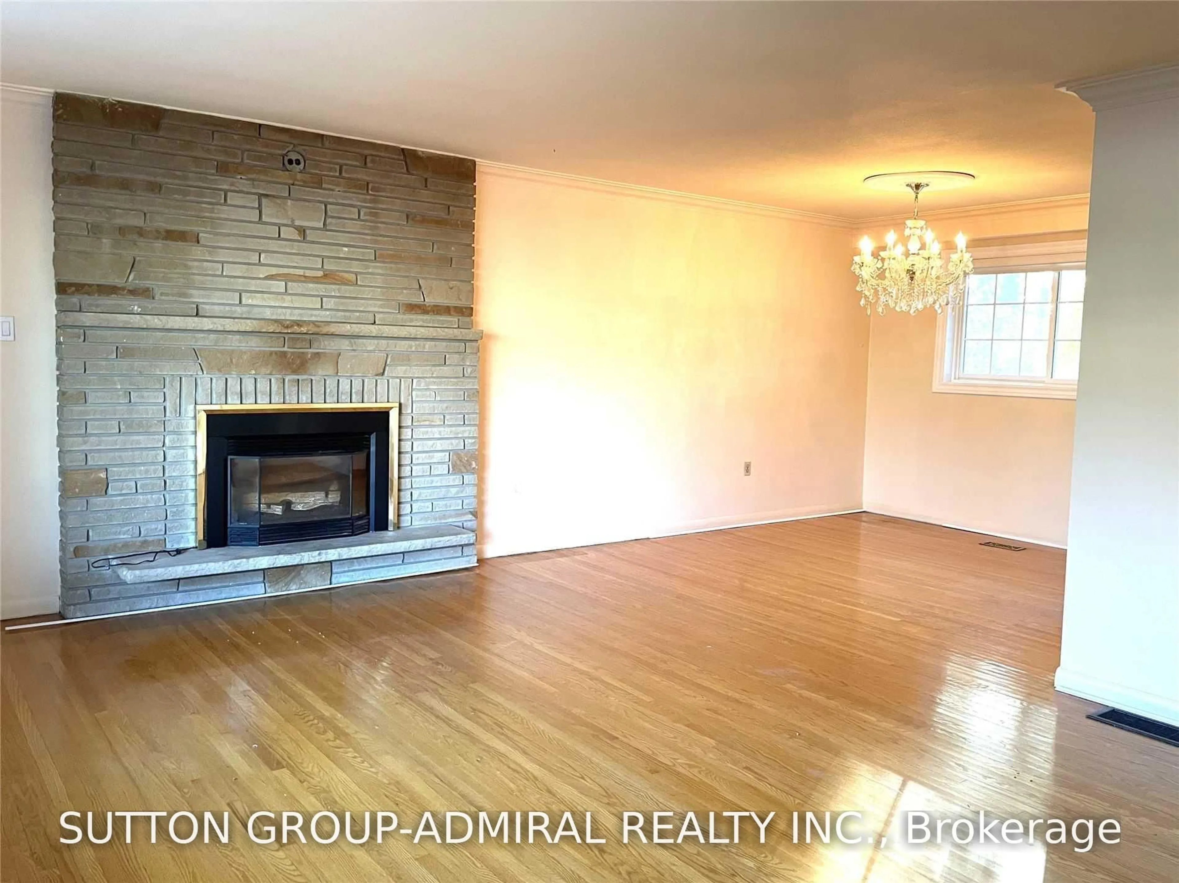 A pic of a room for 86 Hamilton Dr, Newmarket Ontario L3Y 3E8
