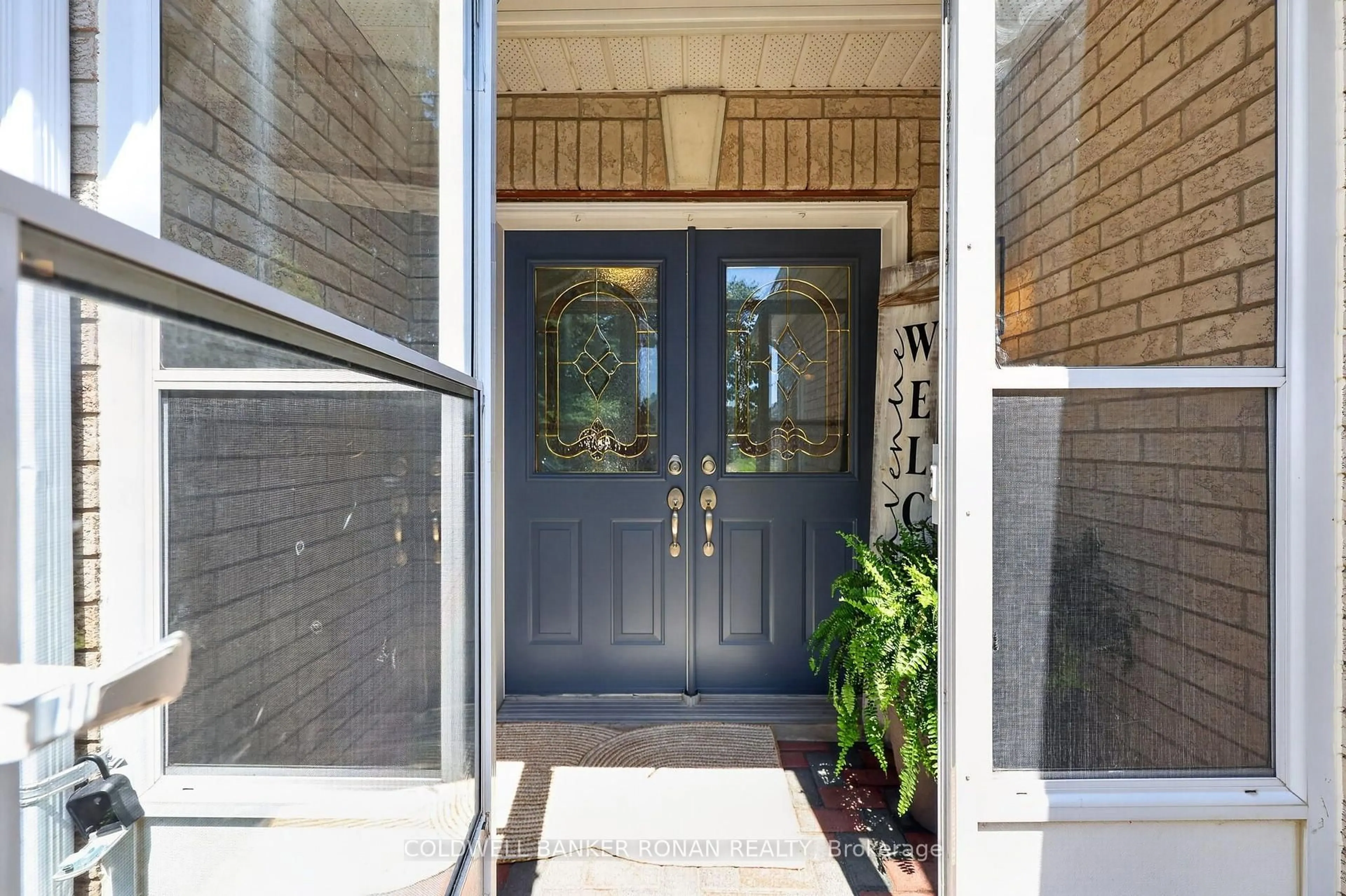 Indoor entryway for 61 Darling Cres, New Tecumseth Ontario L9R 1P5