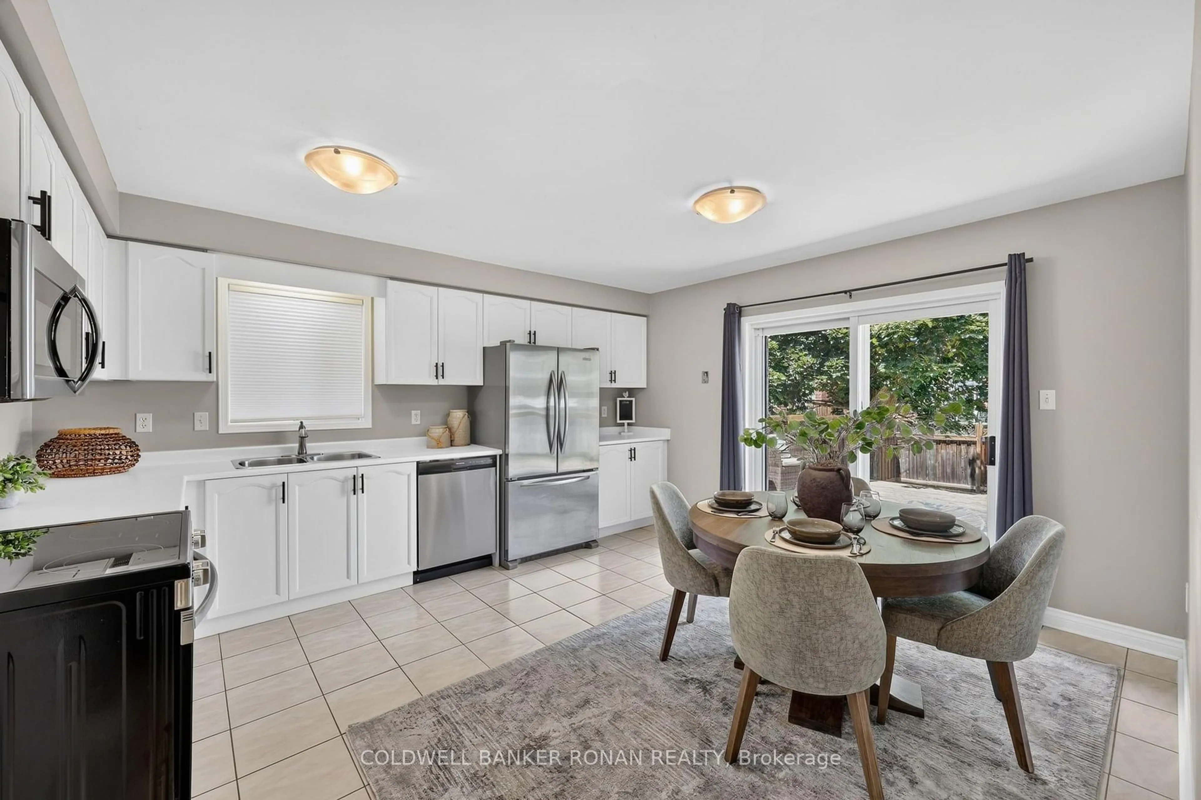 Open concept kitchen, ceramic/tile floor for 61 Darling Cres, New Tecumseth Ontario L9R 1P5