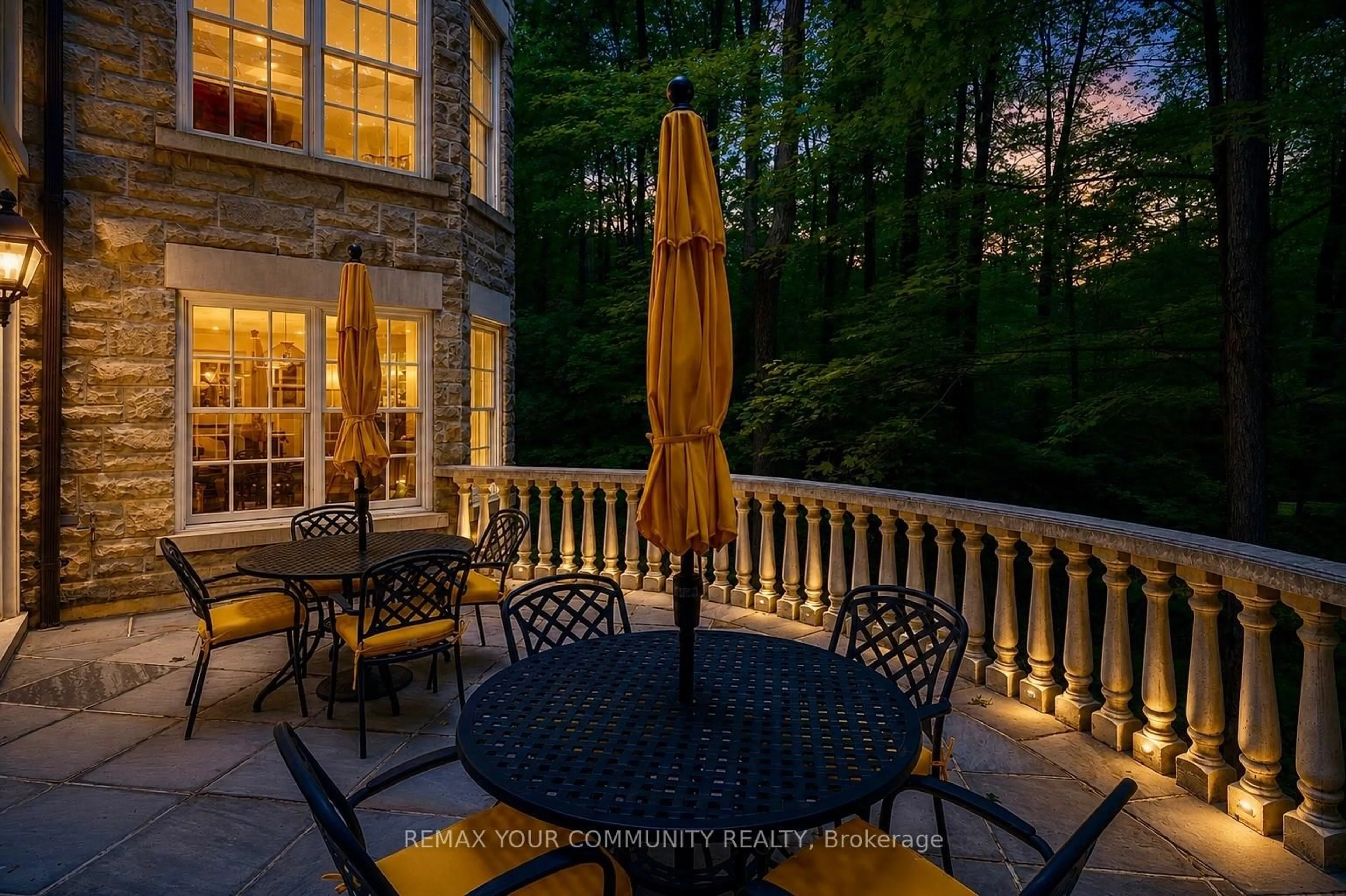 Patio, unknown for 27 Bridgewater Dr, Richmond Hill Ontario L4E 3N4
