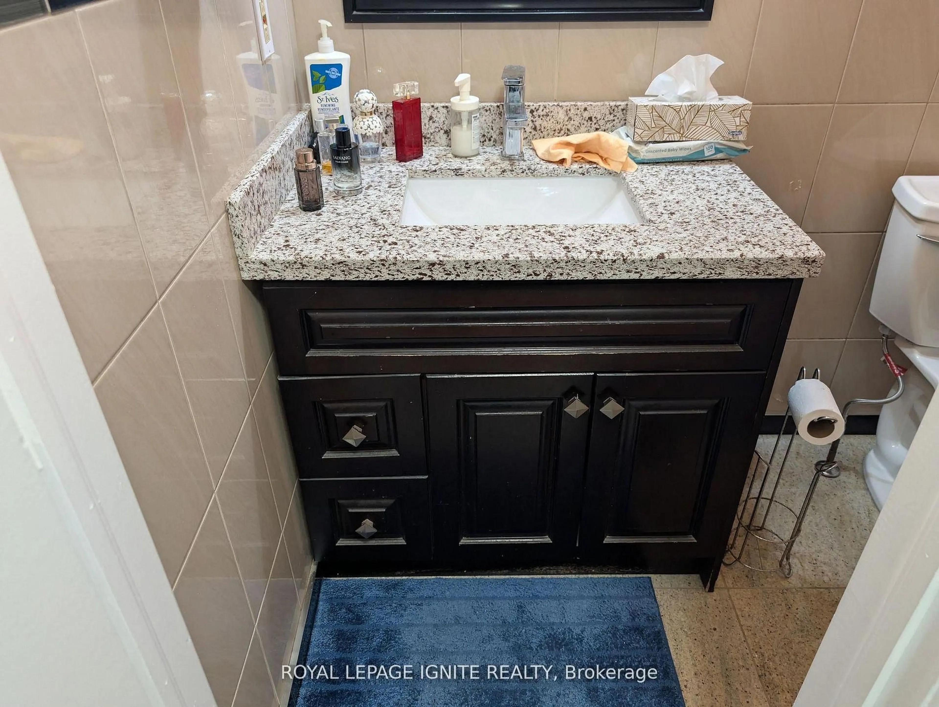 Standard bathroom, ceramic/tile floor for 98 Chloe Cres, Markham Ontario L3S 2H7