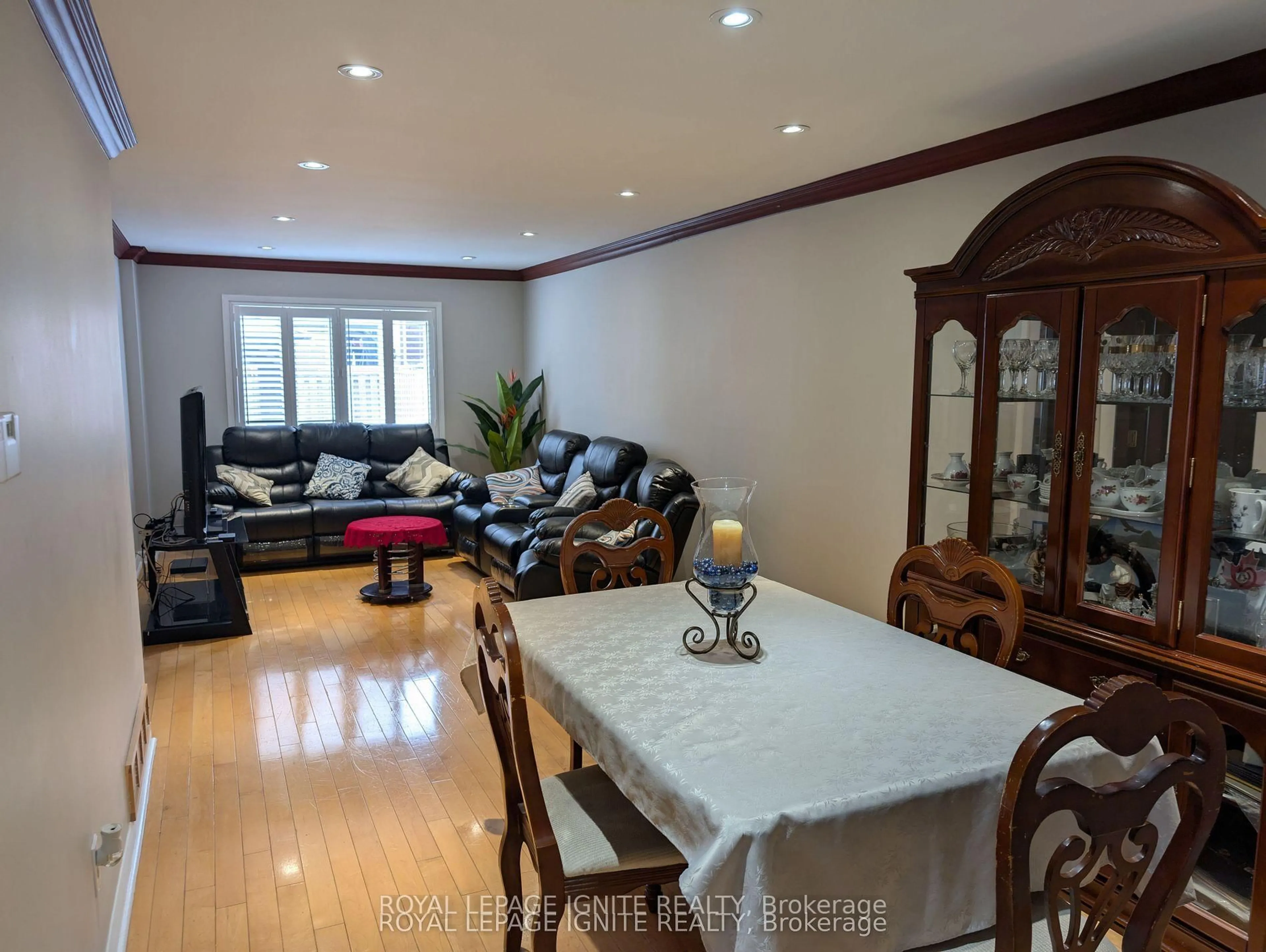 Dining room, wood/laminate floor for 98 Chloe Cres, Markham Ontario L3S 2H7