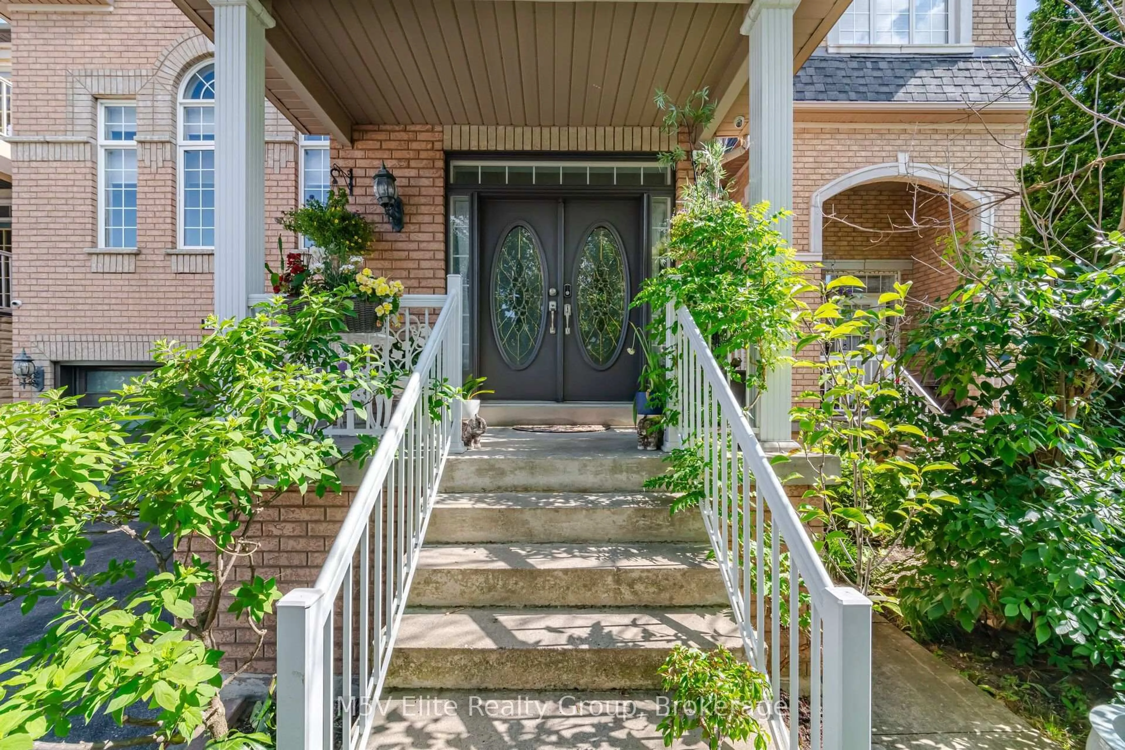 Indoor entryway for 168 Sail Cres, Vaughan Ontario L6A 2Z2