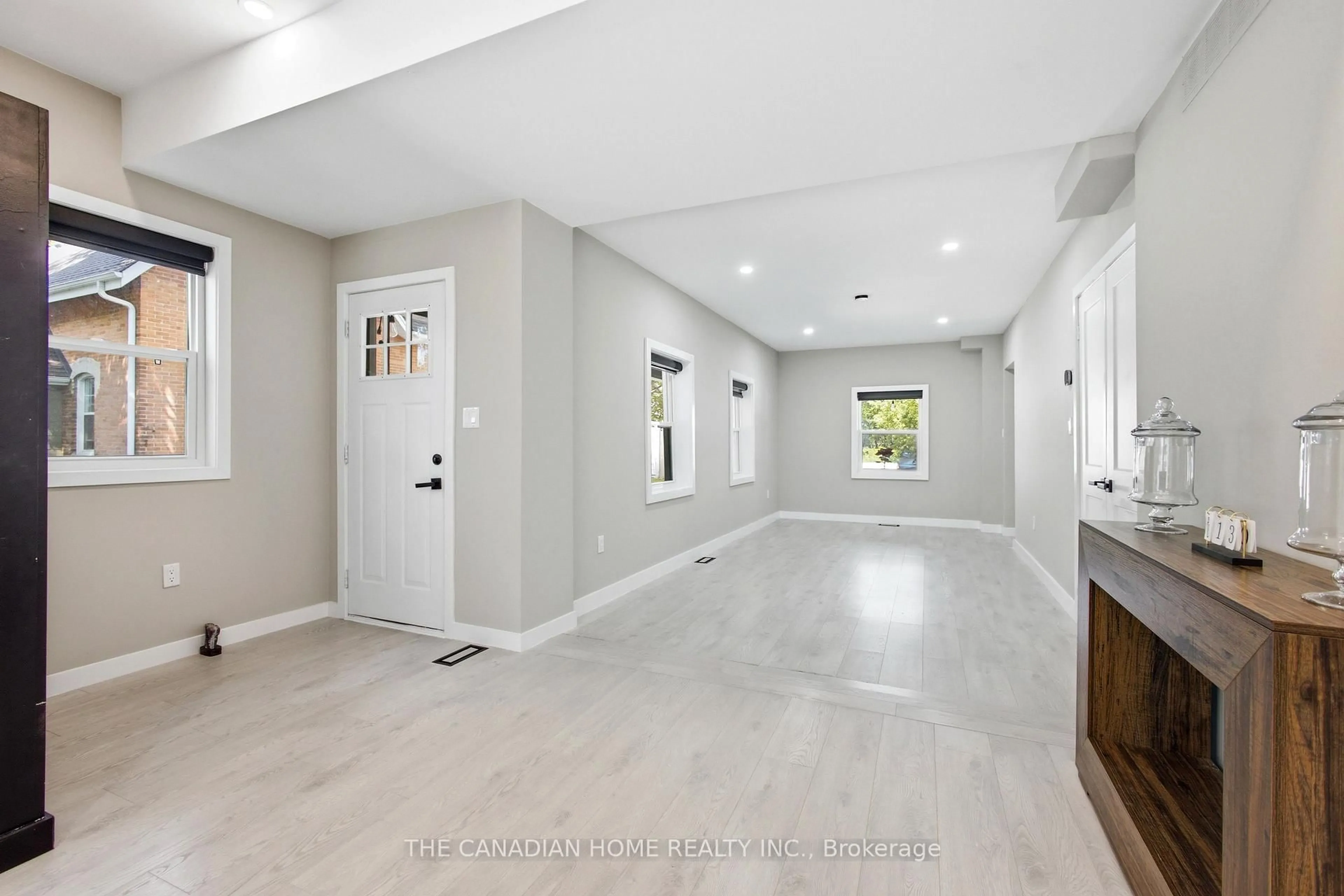 Indoor entryway for 179 Church St, Georgina Ontario L4P 1J4