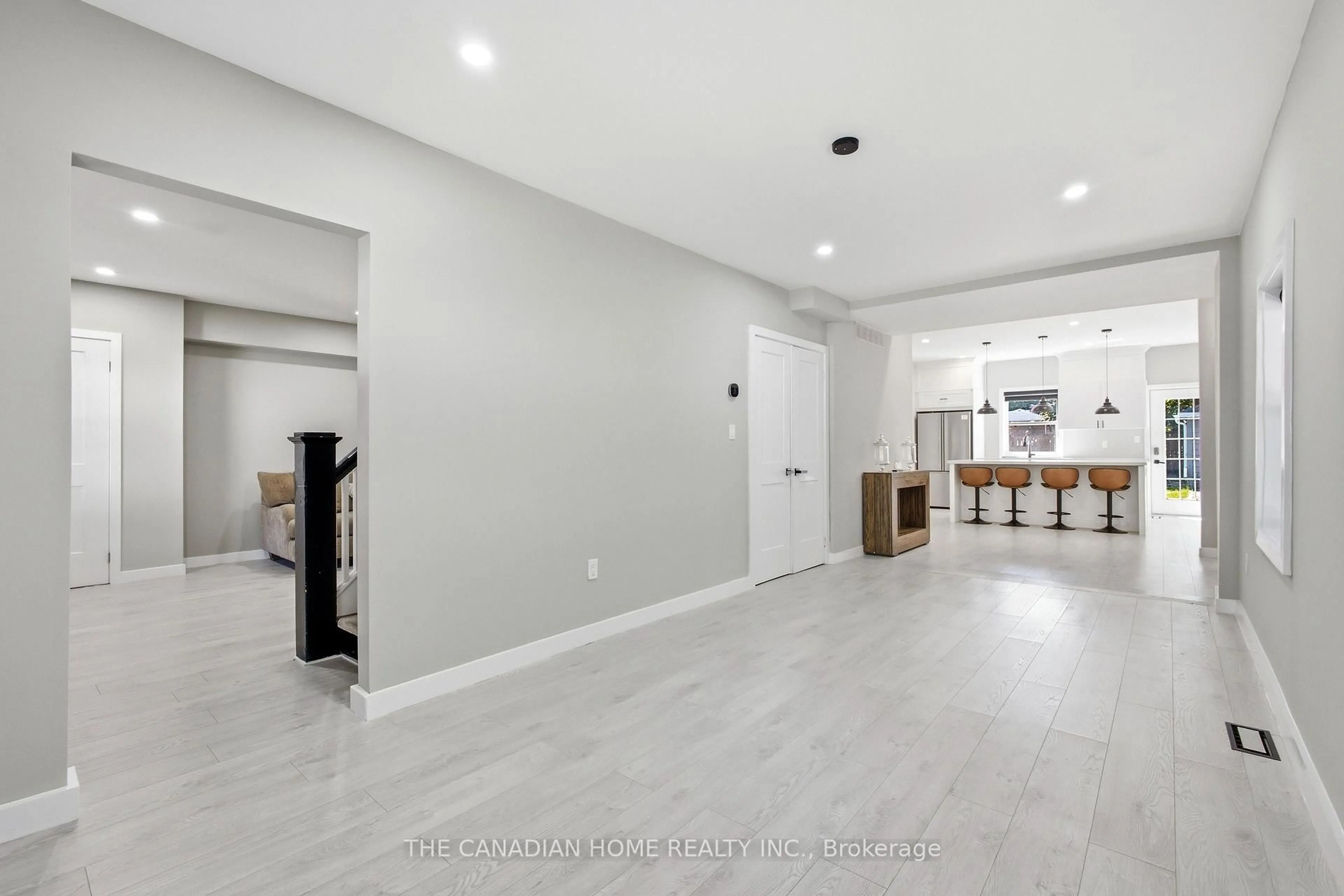 Indoor foyer for 179 Church St, Georgina Ontario L4P 1J4