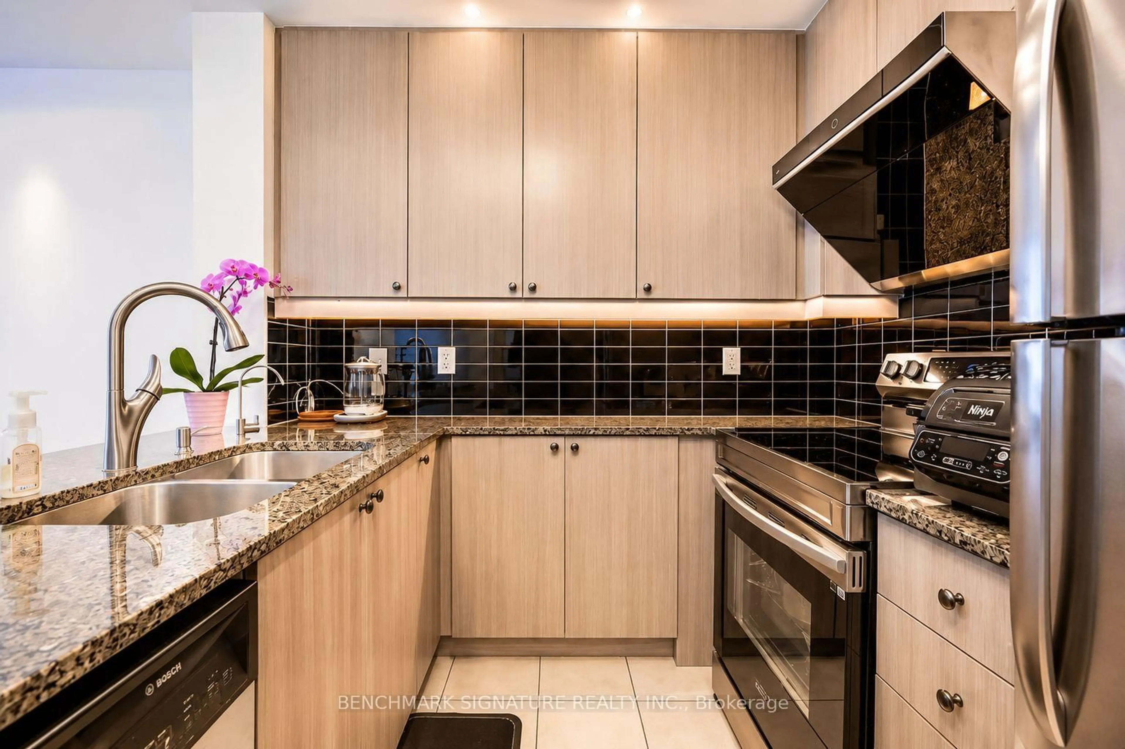 Standard kitchen, ceramic/tile floor for 8110 Birchmount Rd #315E, Markham Ontario L6G 0E3