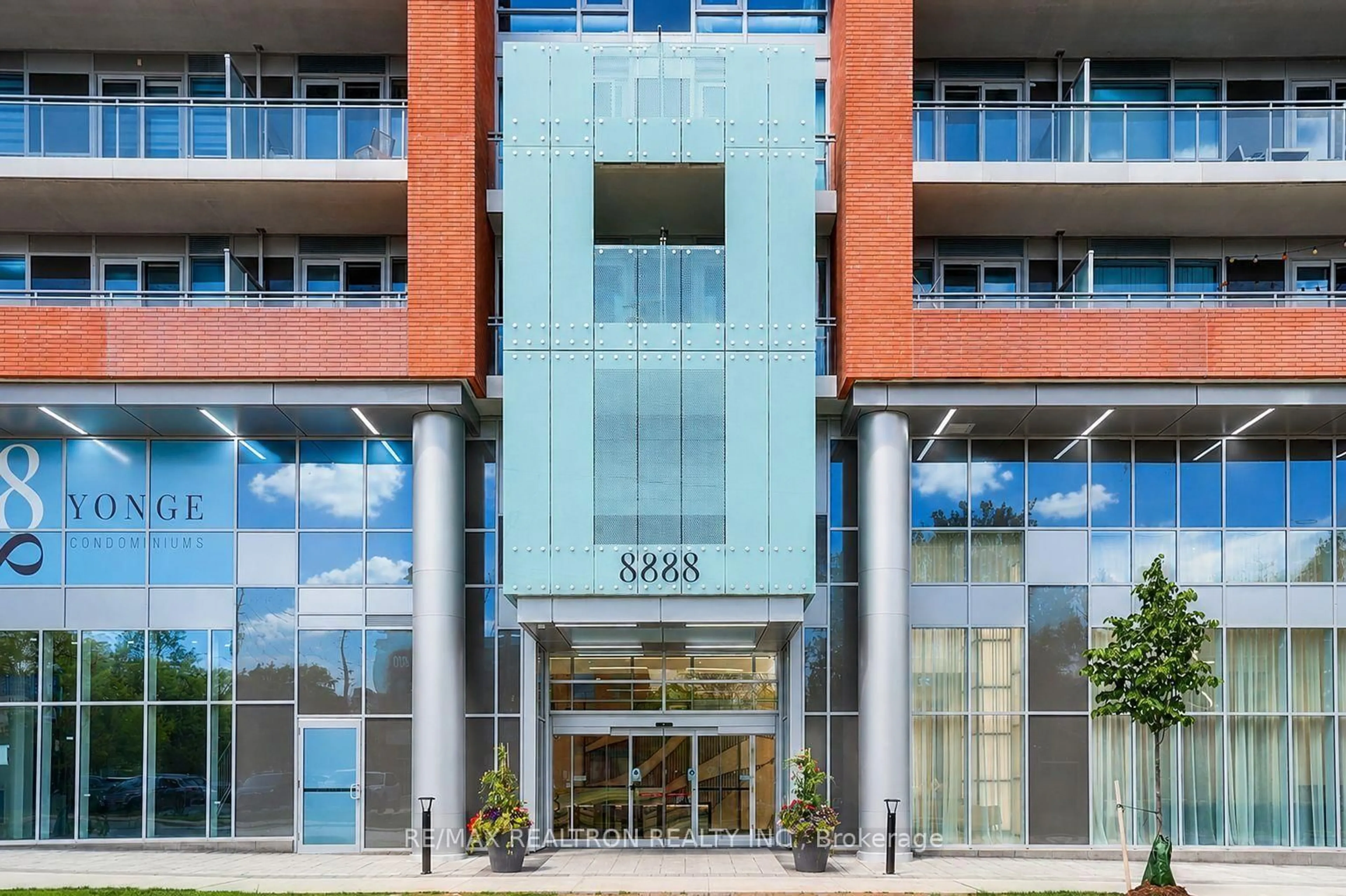 Indoor foyer for 8888 Yonge St #426, Richmond Hill Ontario L4C 5V6