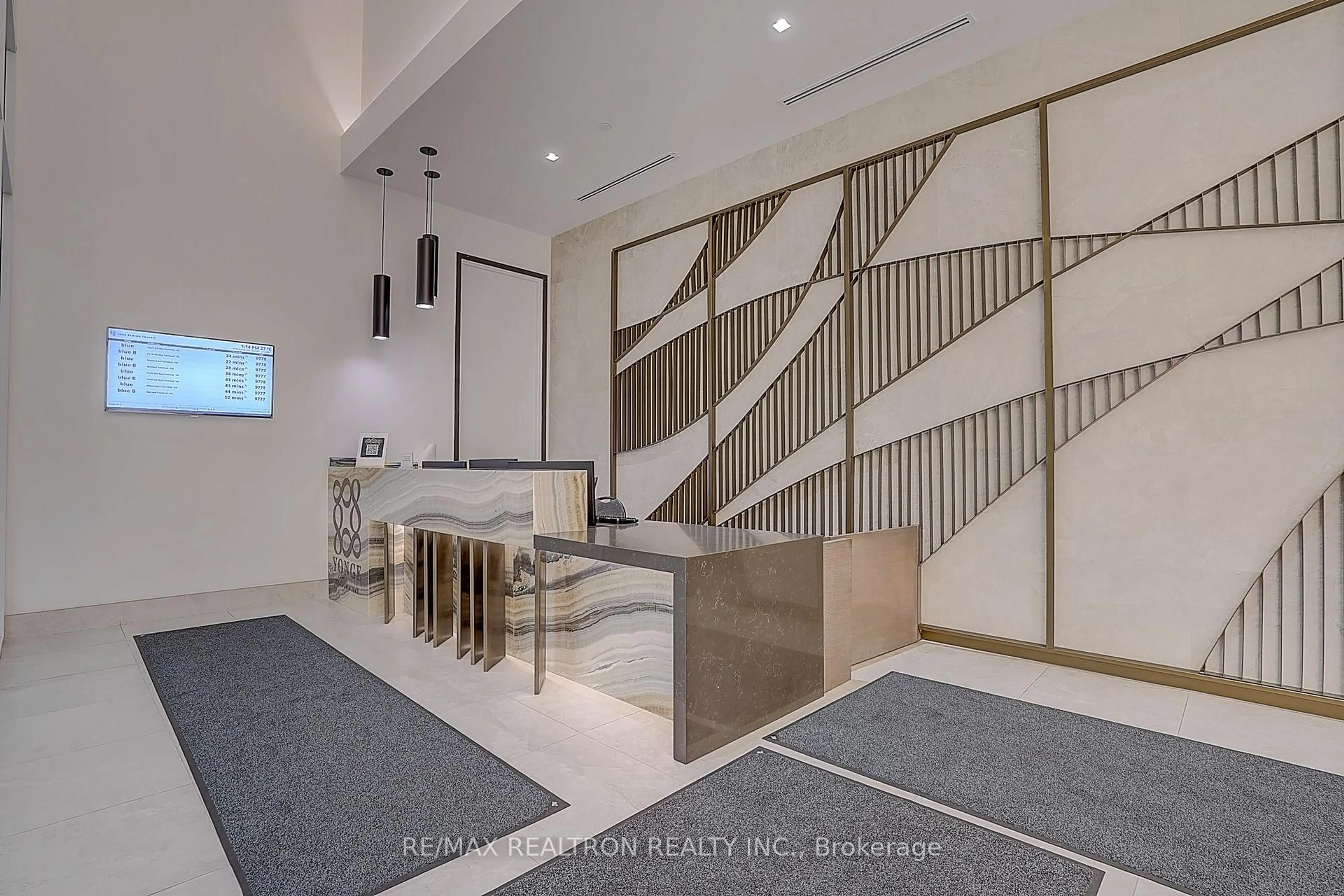 Indoor foyer for 8888 Yonge St #426, Richmond Hill Ontario L4C 5V6