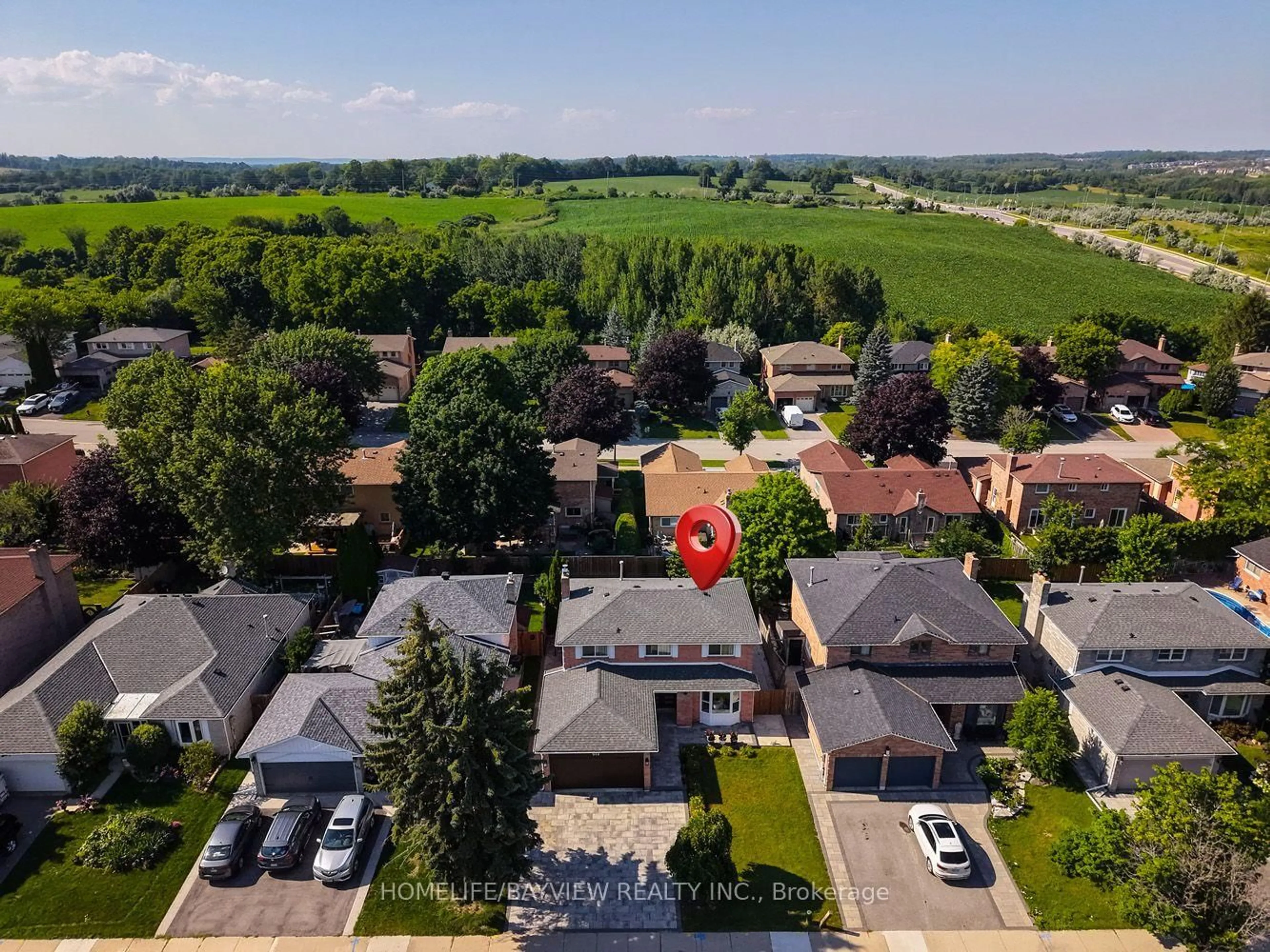 A pic from outside/outdoor area/front of a property/back of a property/a pic from drone, unknown for 513 Bristol Rd, Newmarket Ontario L3Y 6T4