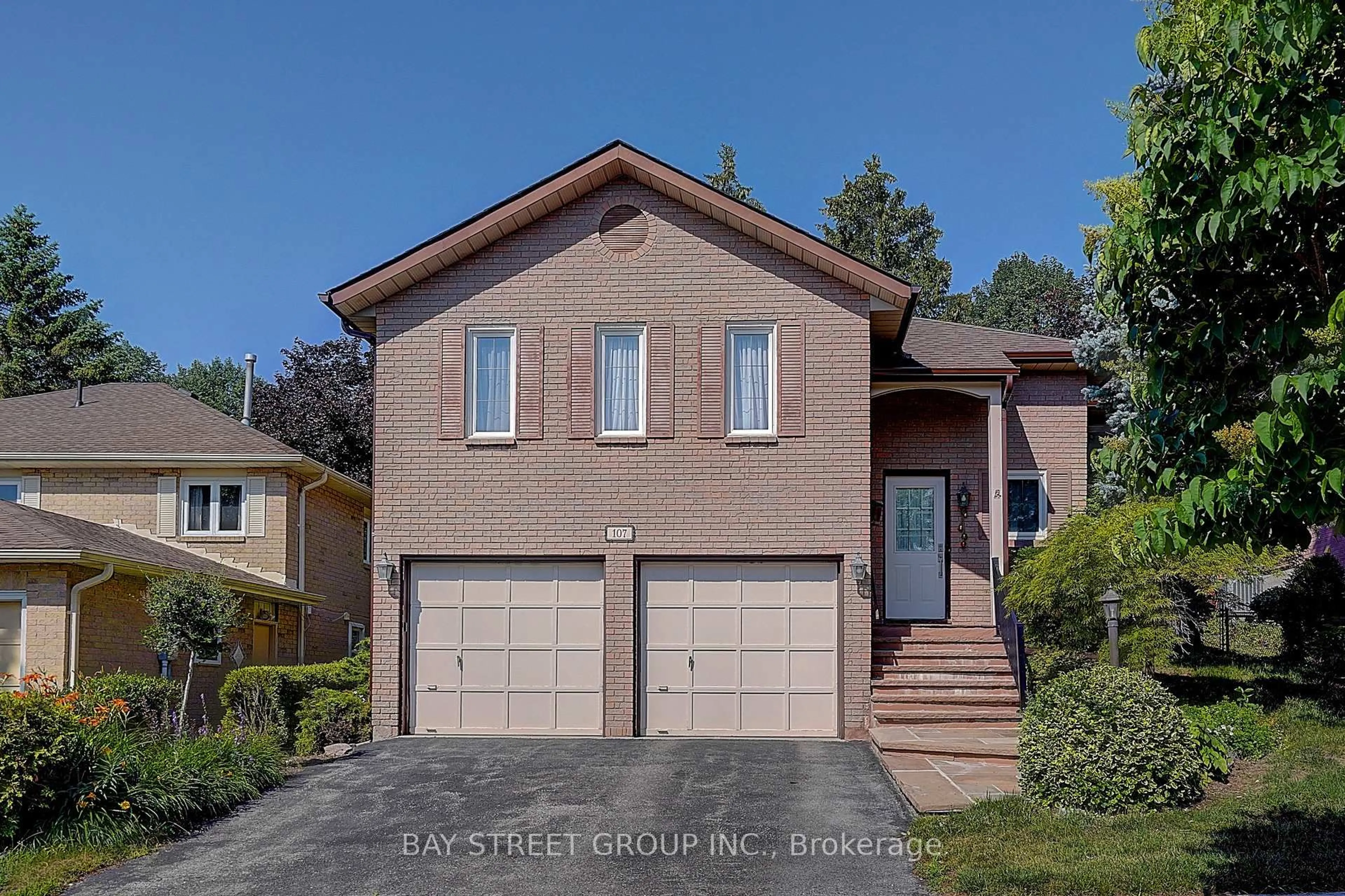 Home with brick exterior material, street for 107 Crawford Rose Dr, Aurora Ontario L4G 4S1