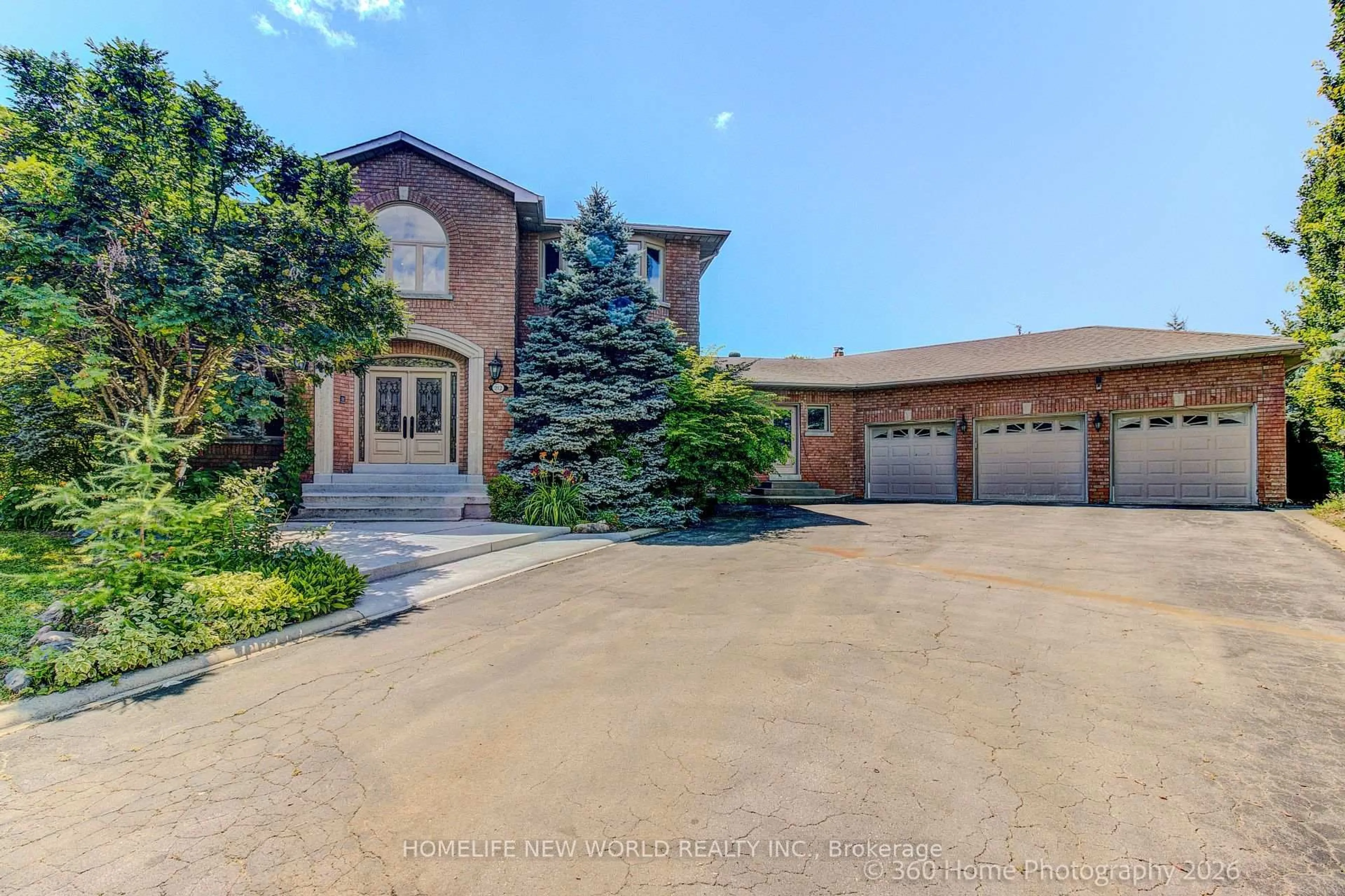 A pic from outside/outdoor area/front of a property/back of a property/a pic from drone, street for 212 Burns Blvd, King Ontario L7B 1C8