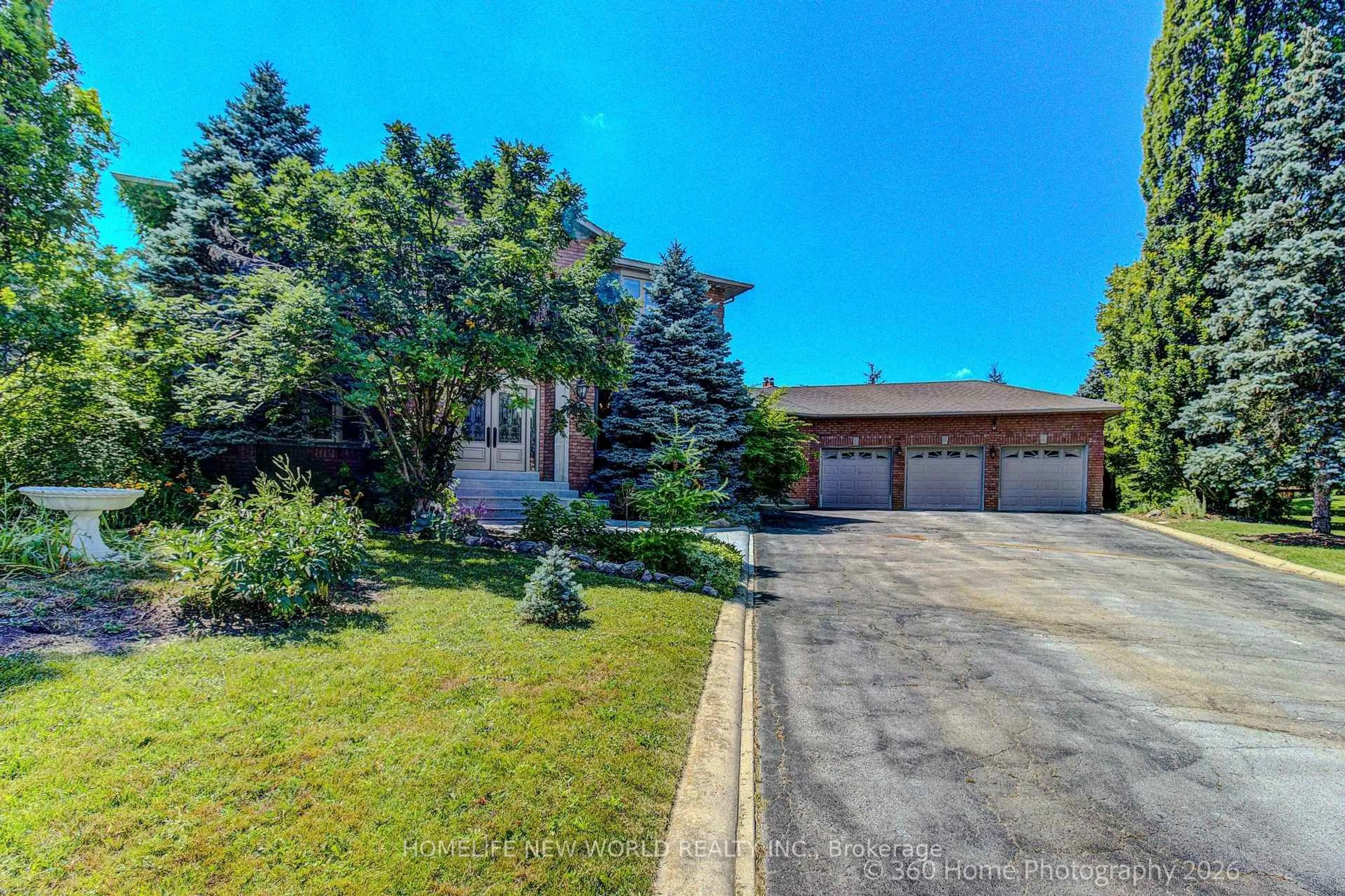 A pic from outside/outdoor area/front of a property/back of a property/a pic from drone, street for 212 Burns Blvd, King Ontario L7B 1C8
