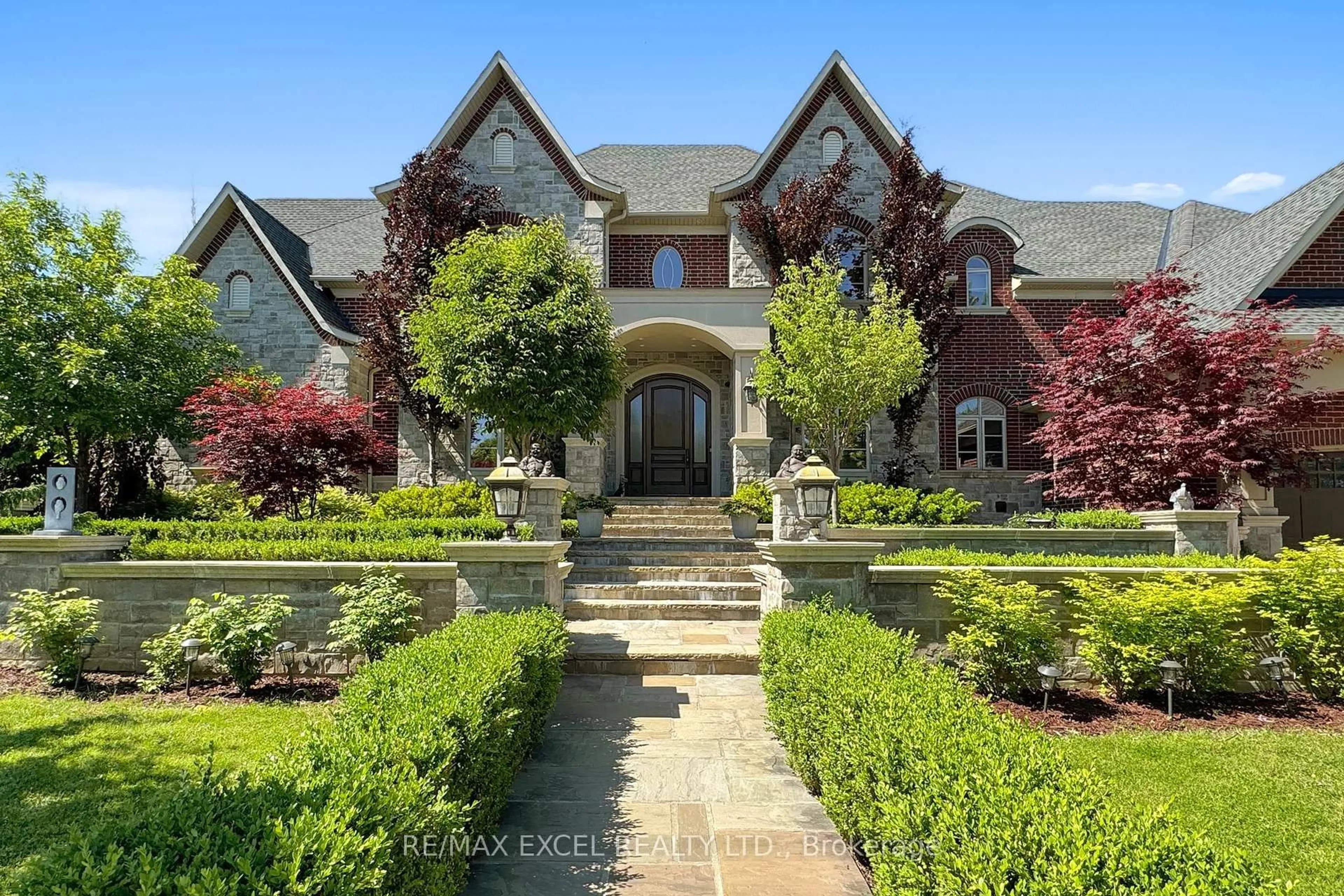 Unknown for 2 Beau Crt, Aurora Ontario L4G 0H4