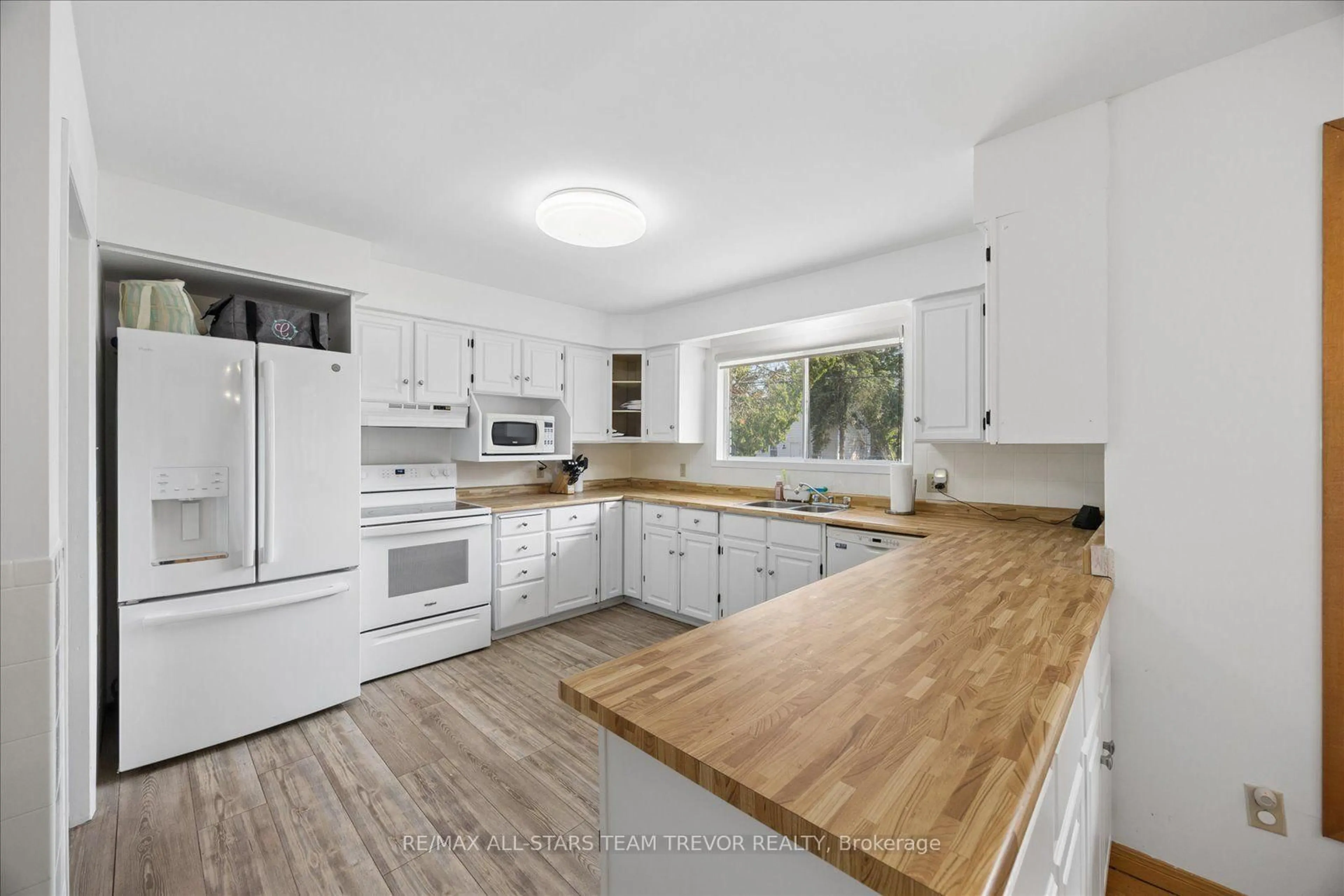 Open concept kitchen, unknown for 280 Bay St, Brock Ontario L0K 1A0