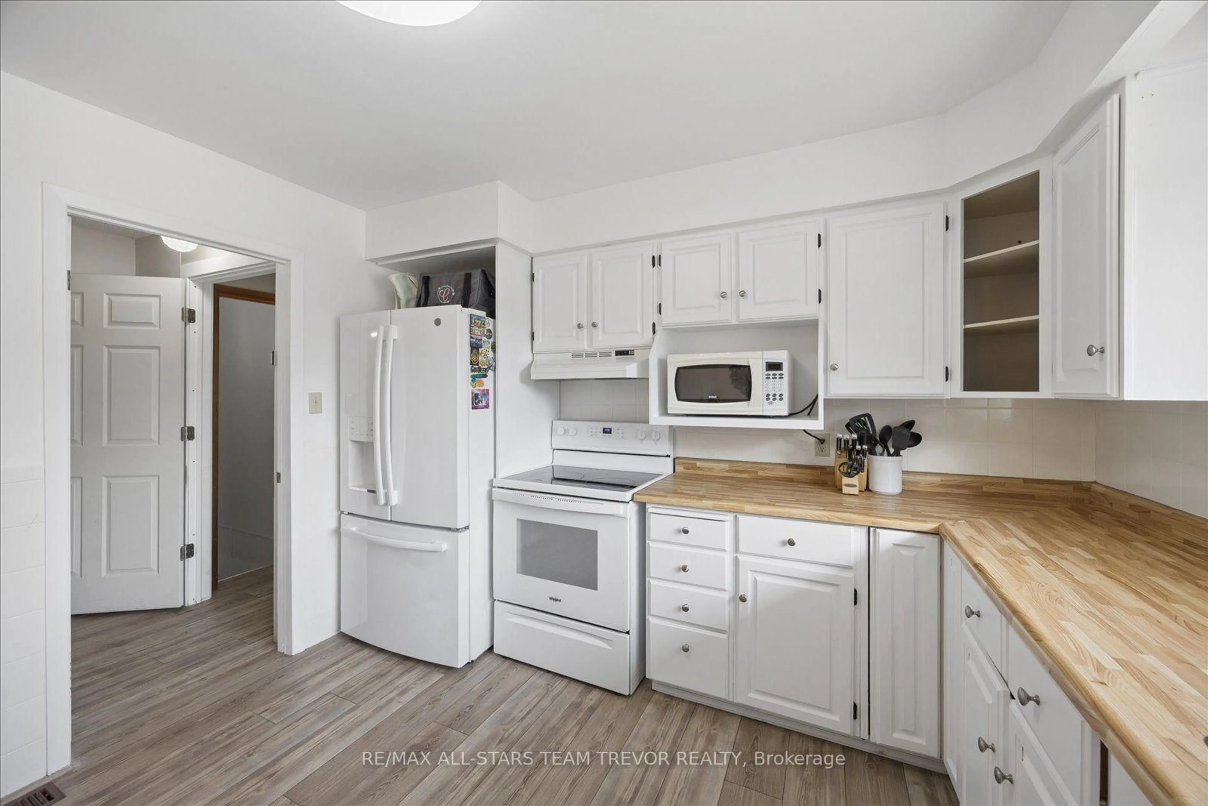 Standard kitchen, unknown for 280 Bay St, Brock Ontario L0K 1A0