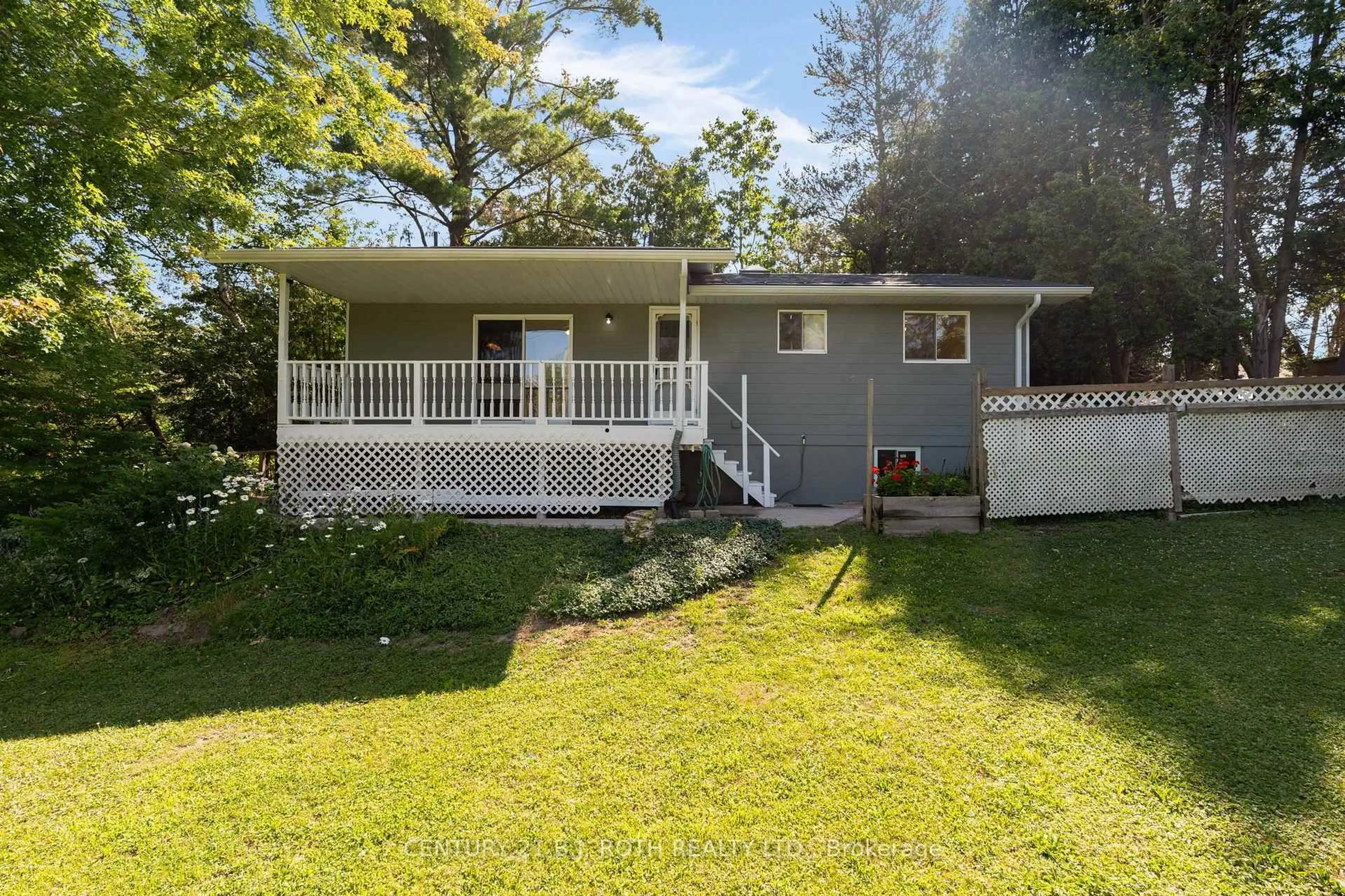 A pic from outside/outdoor area/front of a property/back of a property/a pic from drone, unknown for 957 7th Line, Innisfil Ontario L9S 4G2