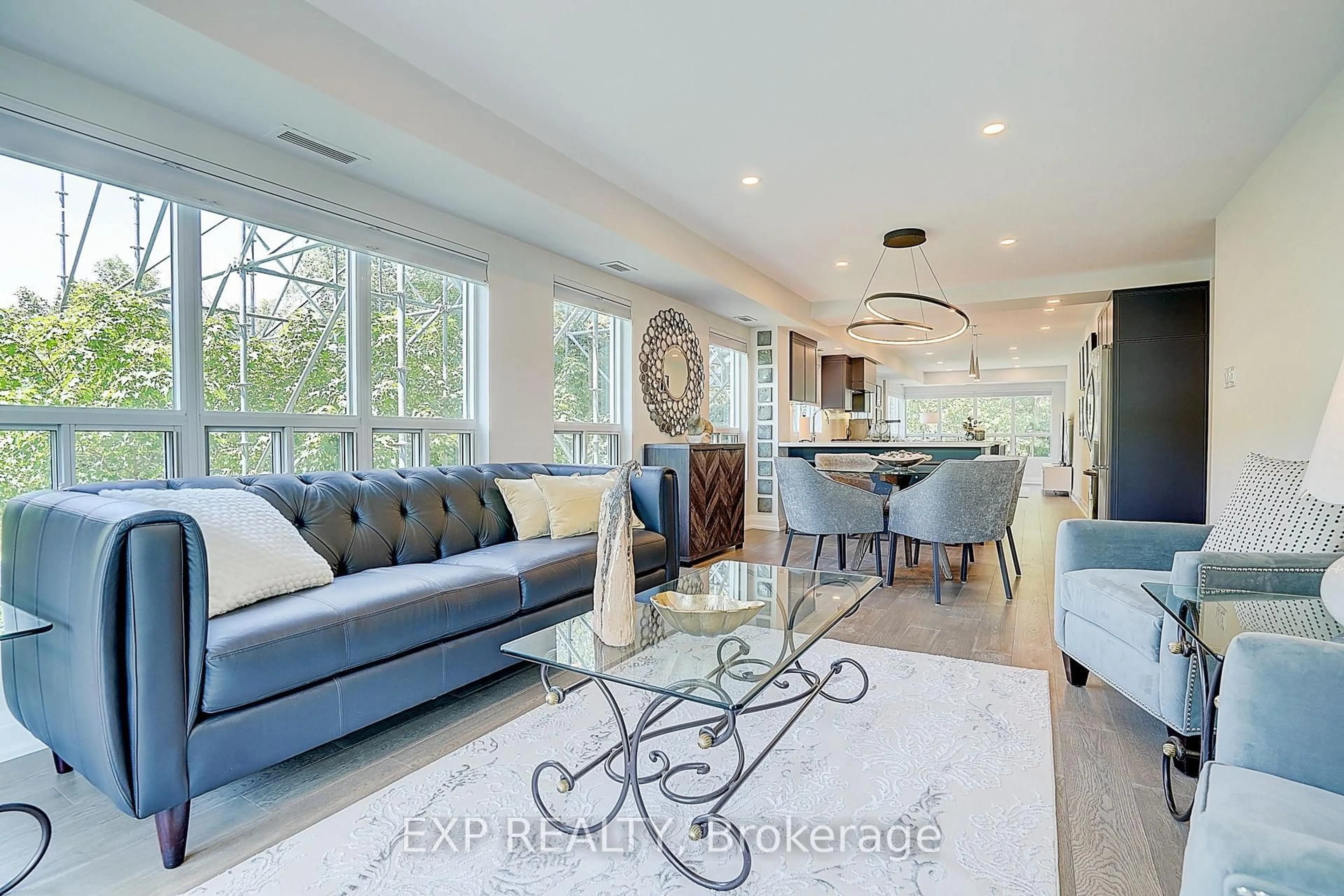 Living room with furniture, unknown for 900 Bogart Mill Tr #321, Newmarket Ontario L3Y 8V5
