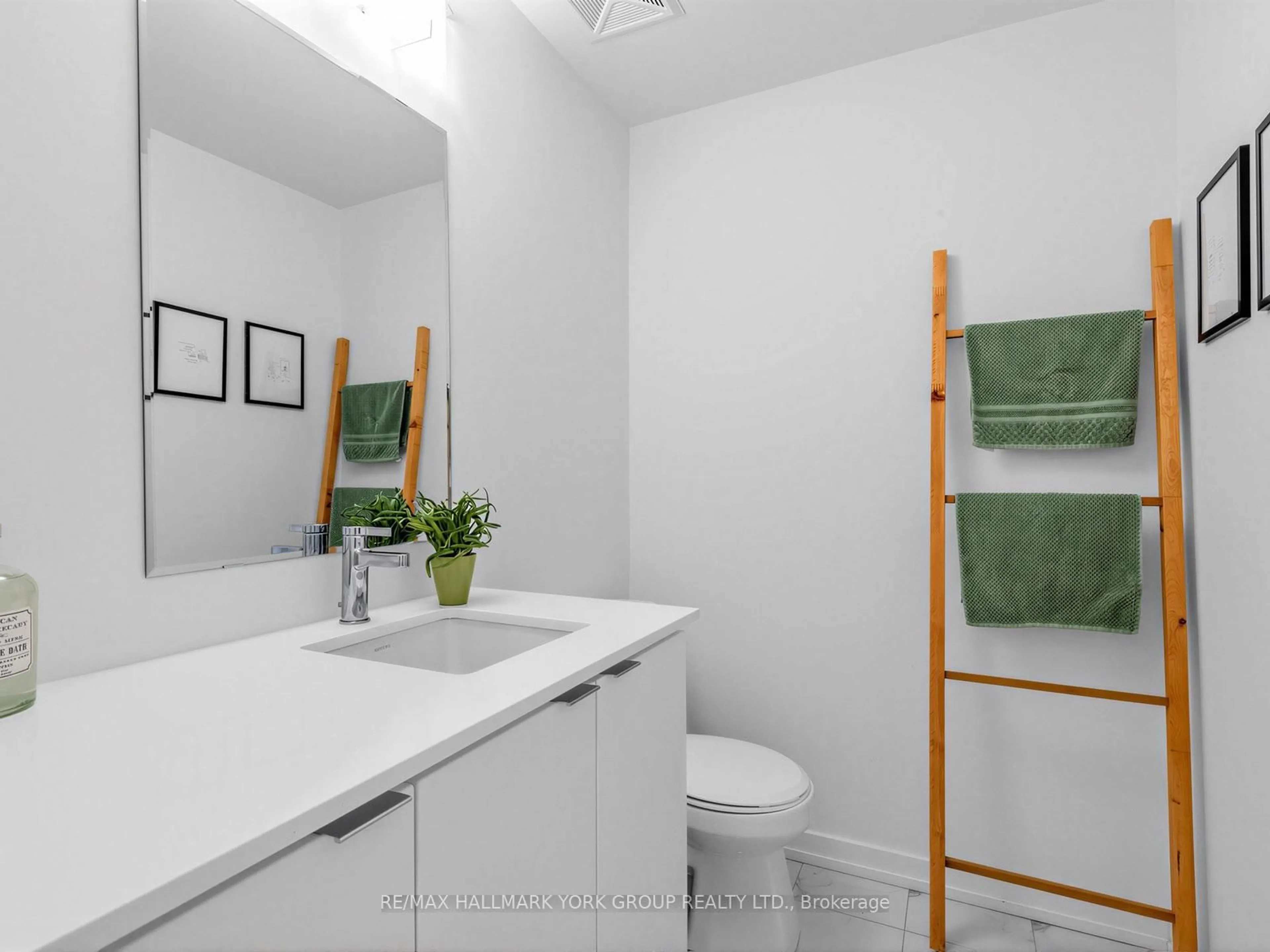 Standard bathroom, ceramic/tile floor for 11 Lytham Green Circ #Suite 18, Newmarket Ontario L3Y 0H5